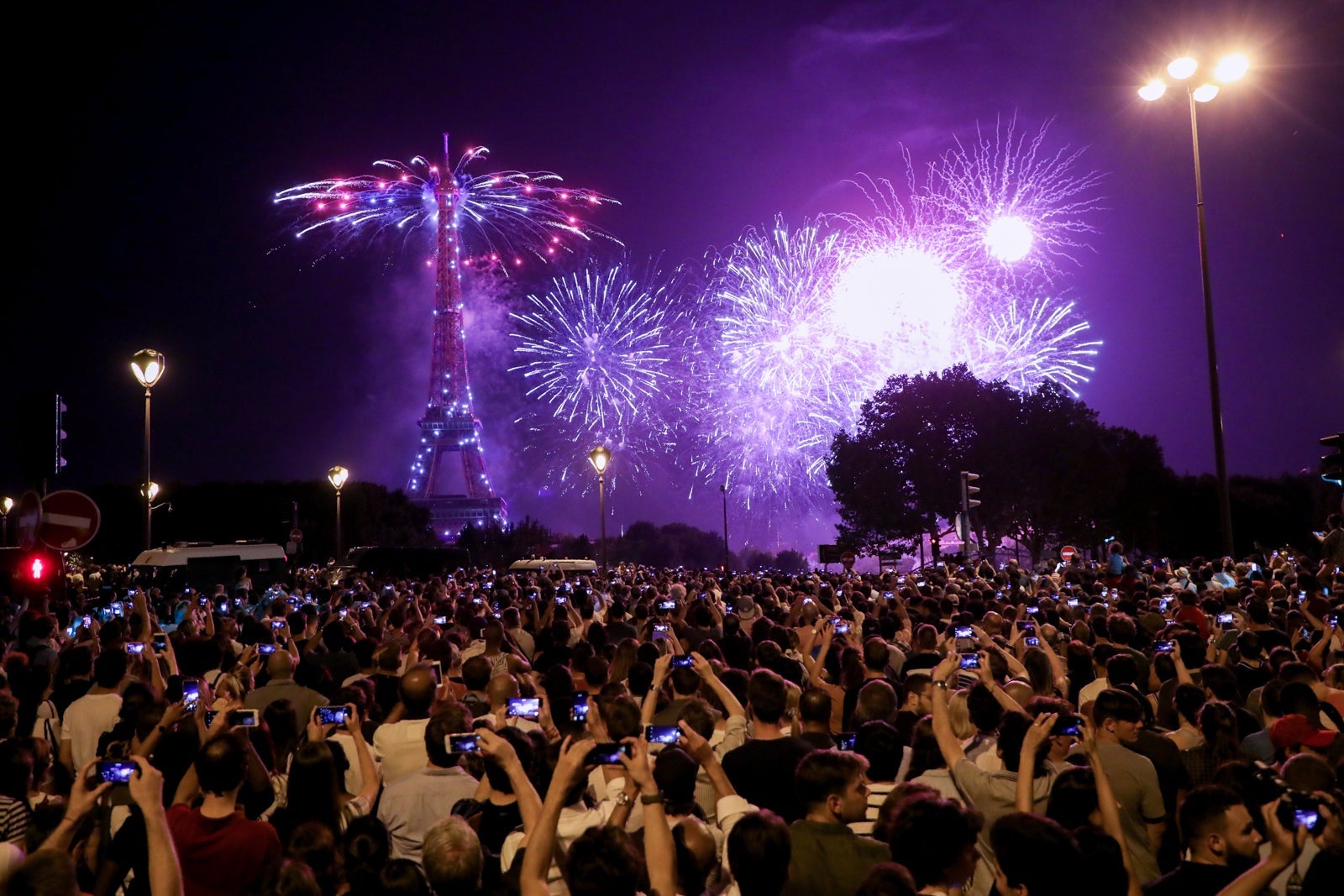 People enjoy the traditional Bastille day fireworks over the Eiffel Tower from the Pont de l'Alma bridge on July 14, 2018 in Paris. (Photo by Ludovic Marin/AFP/Getty Images)