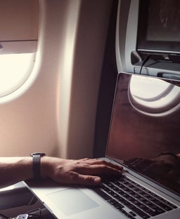 Which airlines offer free Wi-Fi? A complete guide