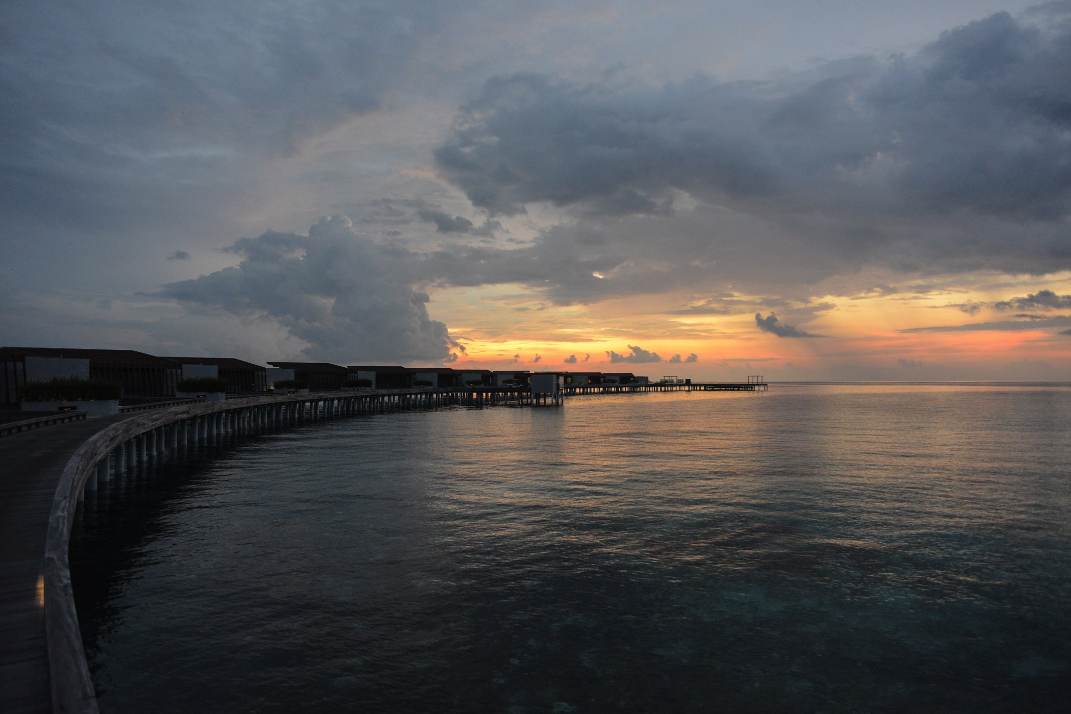 Sunsets like these are just 100,000 SkyMiles away (Photo by Darren Murph / The Points Guy)