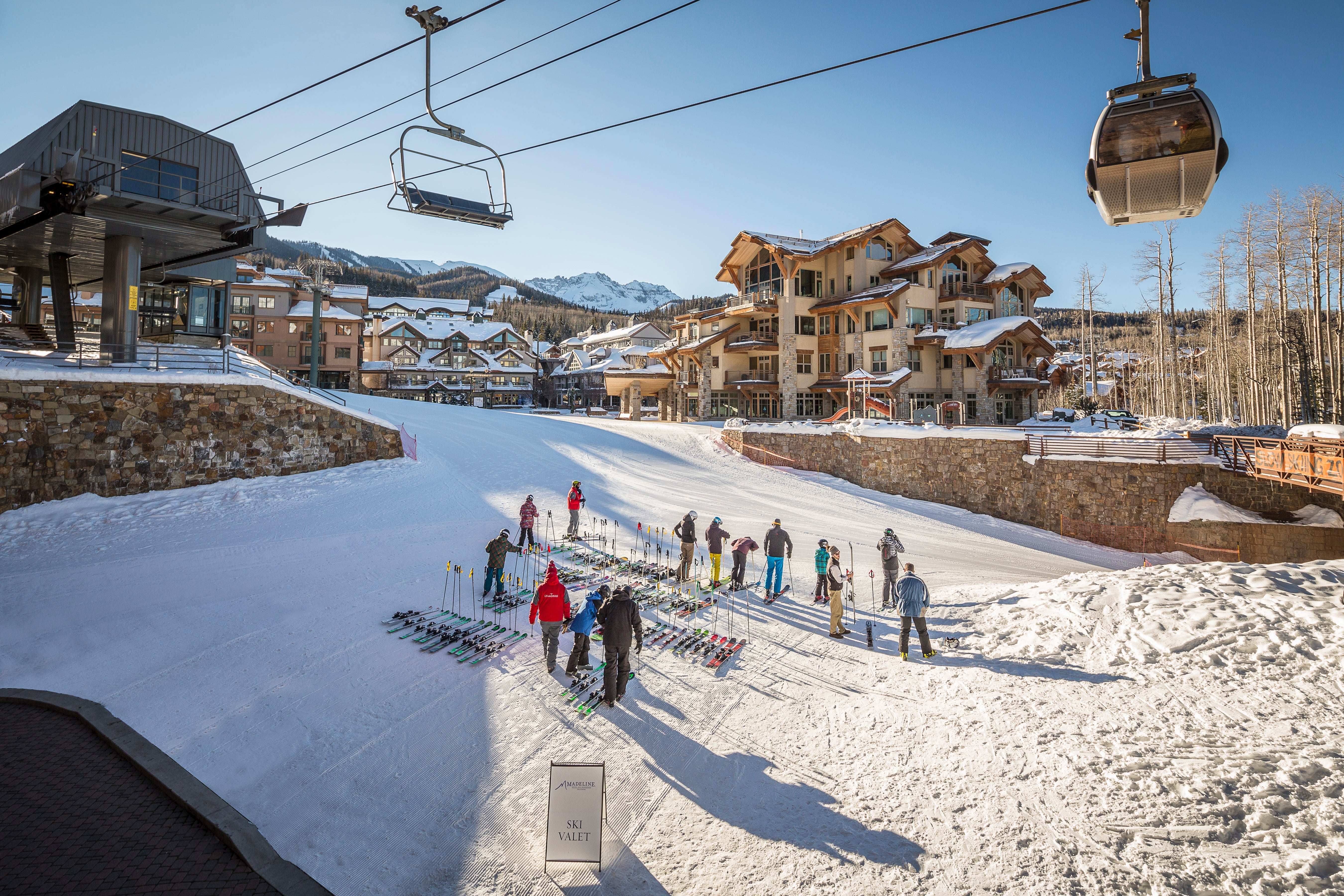 Colorado ski slope w/ skiiers