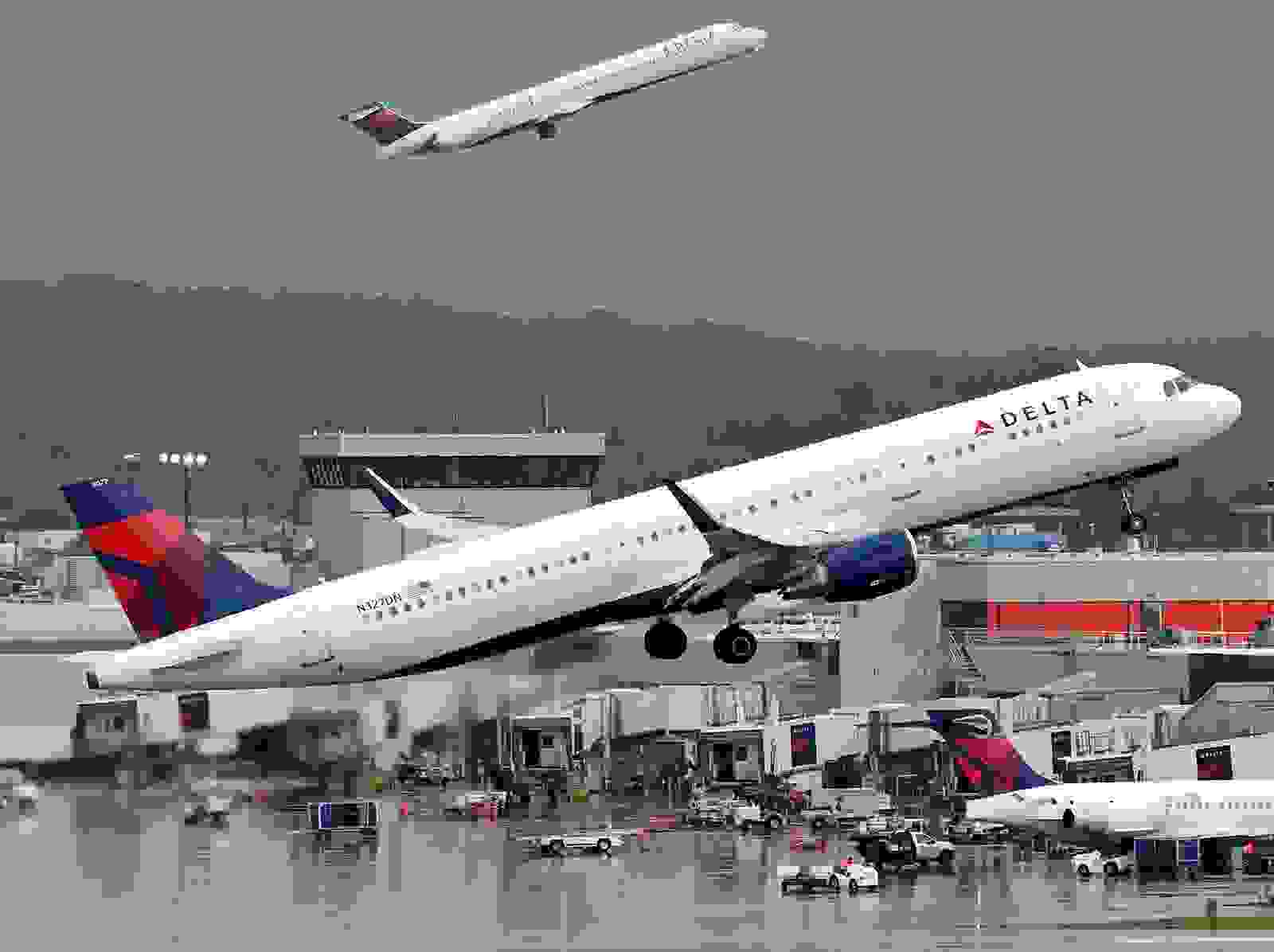 A Delta A321 (foreground) and MD-88 taking off from Atlanta airport (Photo by Alberto Riva/TPG)