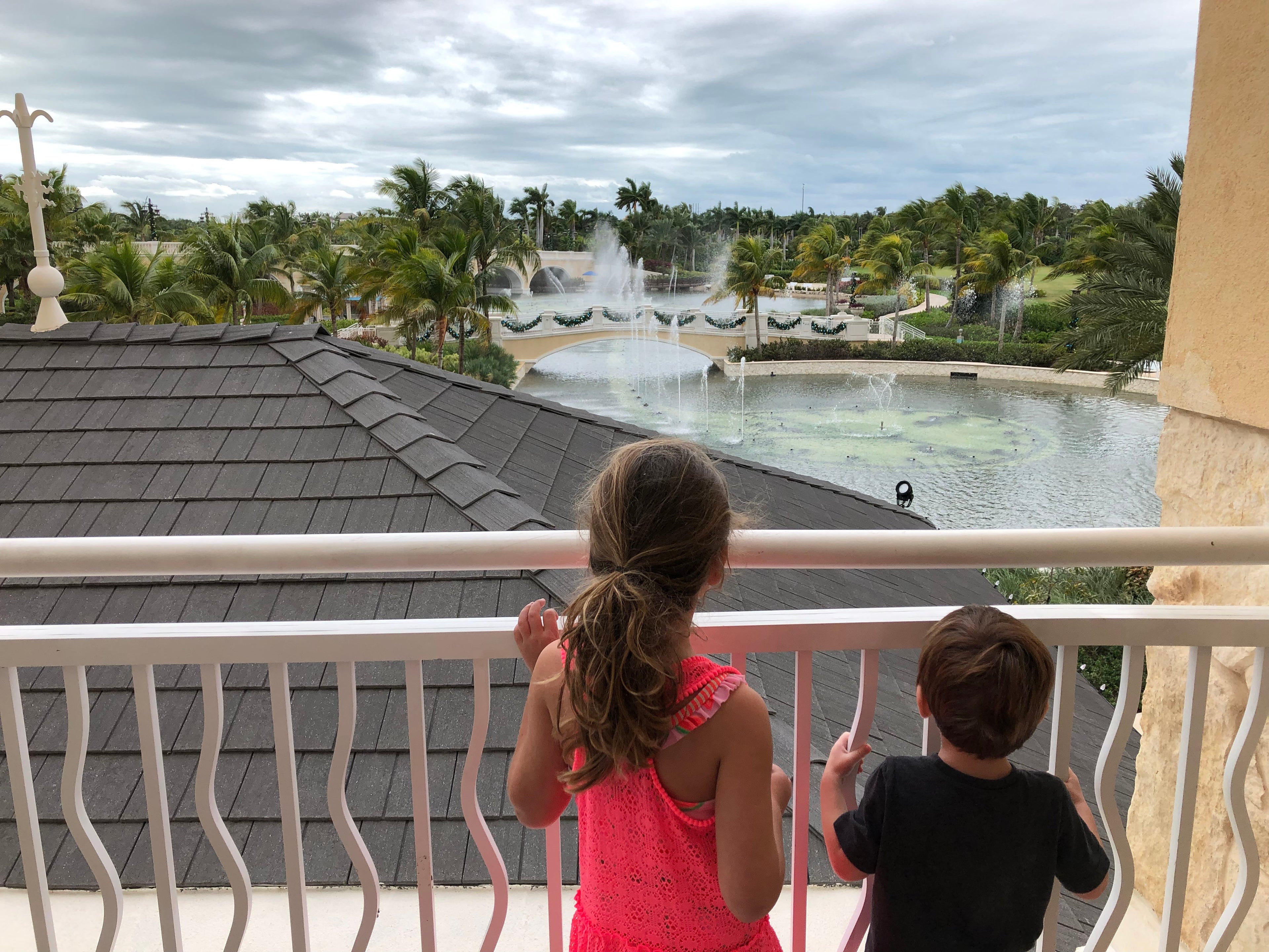 The kids love the water show at the Grand Hyatt Baha Mar (Photo via Jennifer Yellin / Deals We Like)