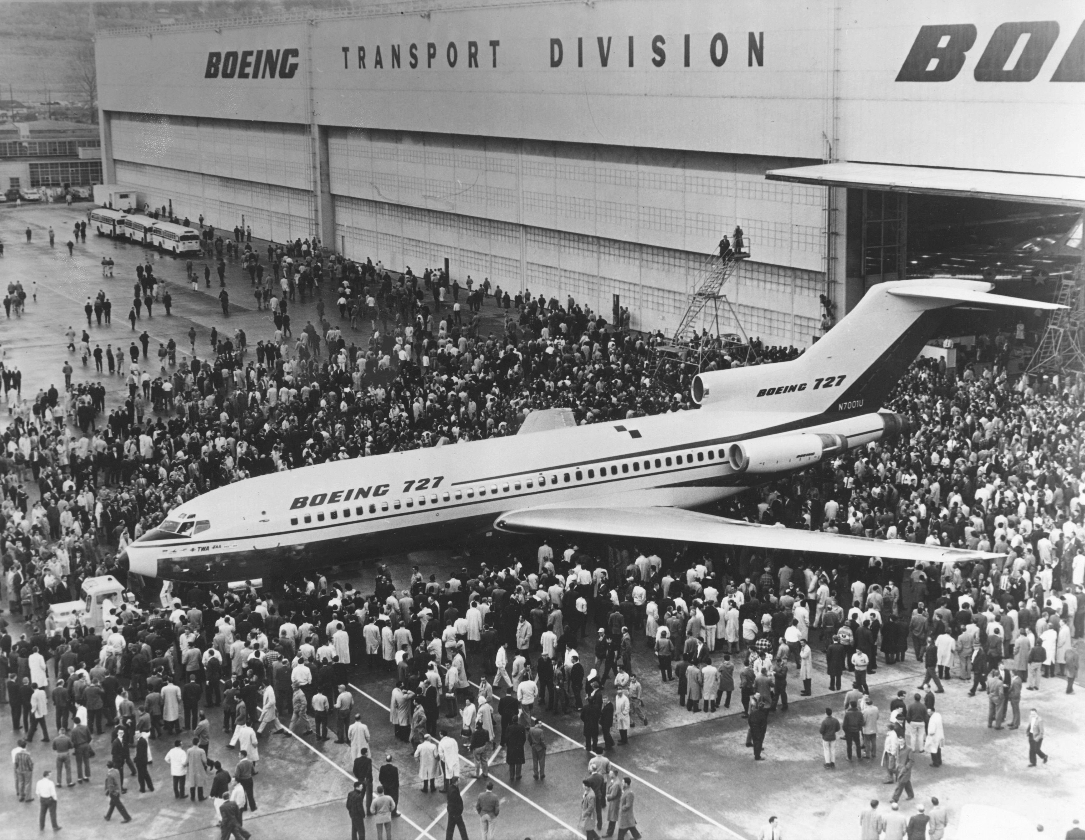 1st December 1962: Crowds gather for the first view of the new Boeing 727 jet airliner at Seattle, Washington. (Photo by Central Press/Getty Images)