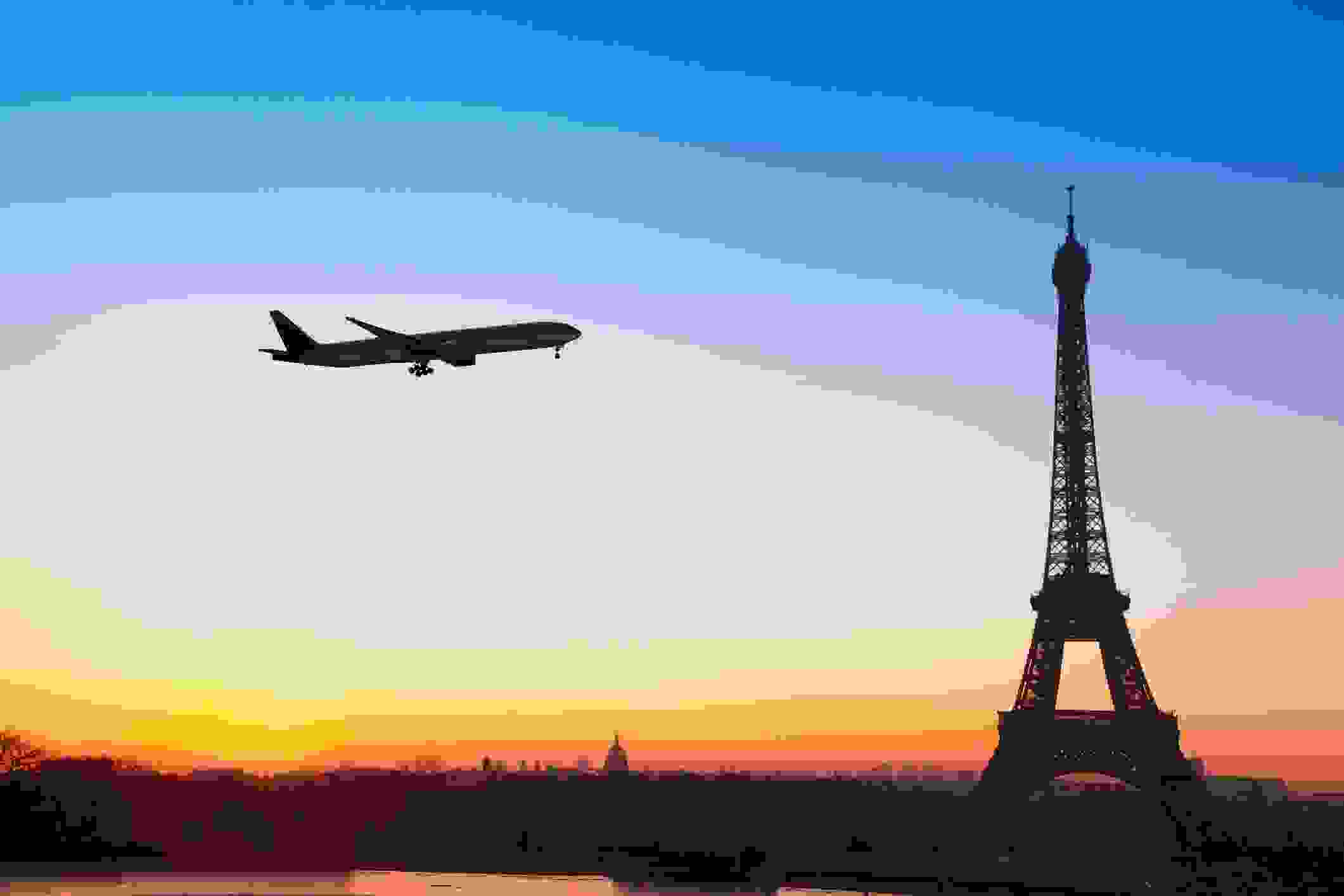 flight to Paris, travel by airplane to France