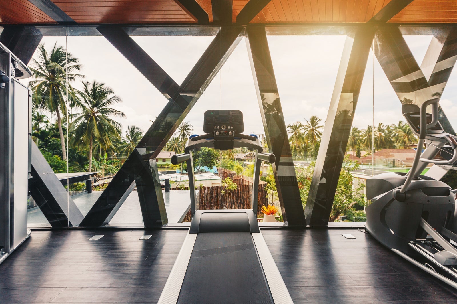Choose a hotel with a gym whenever possible. (Photo via Shutterstock)