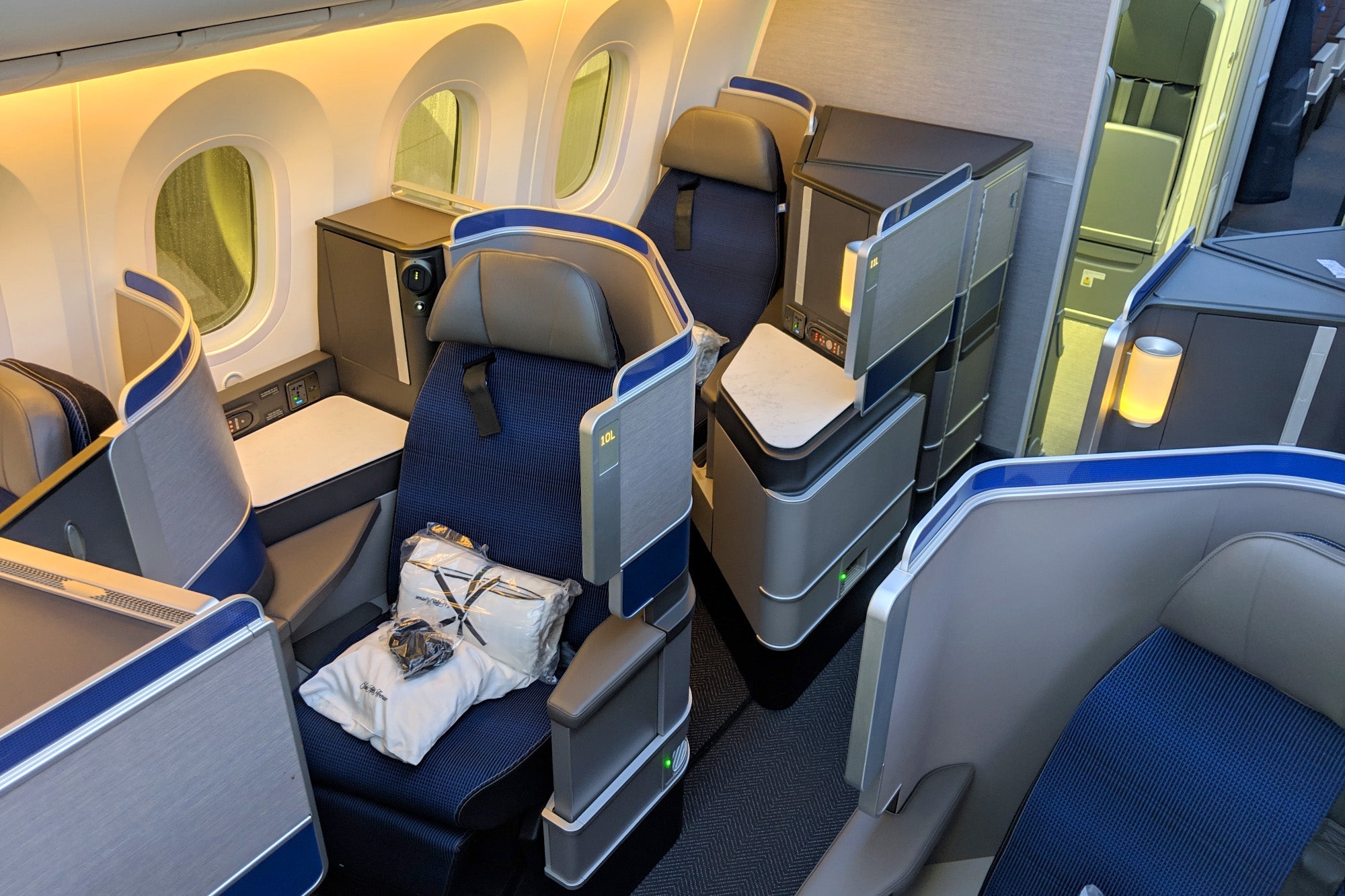 United 787-10 Polaris Review