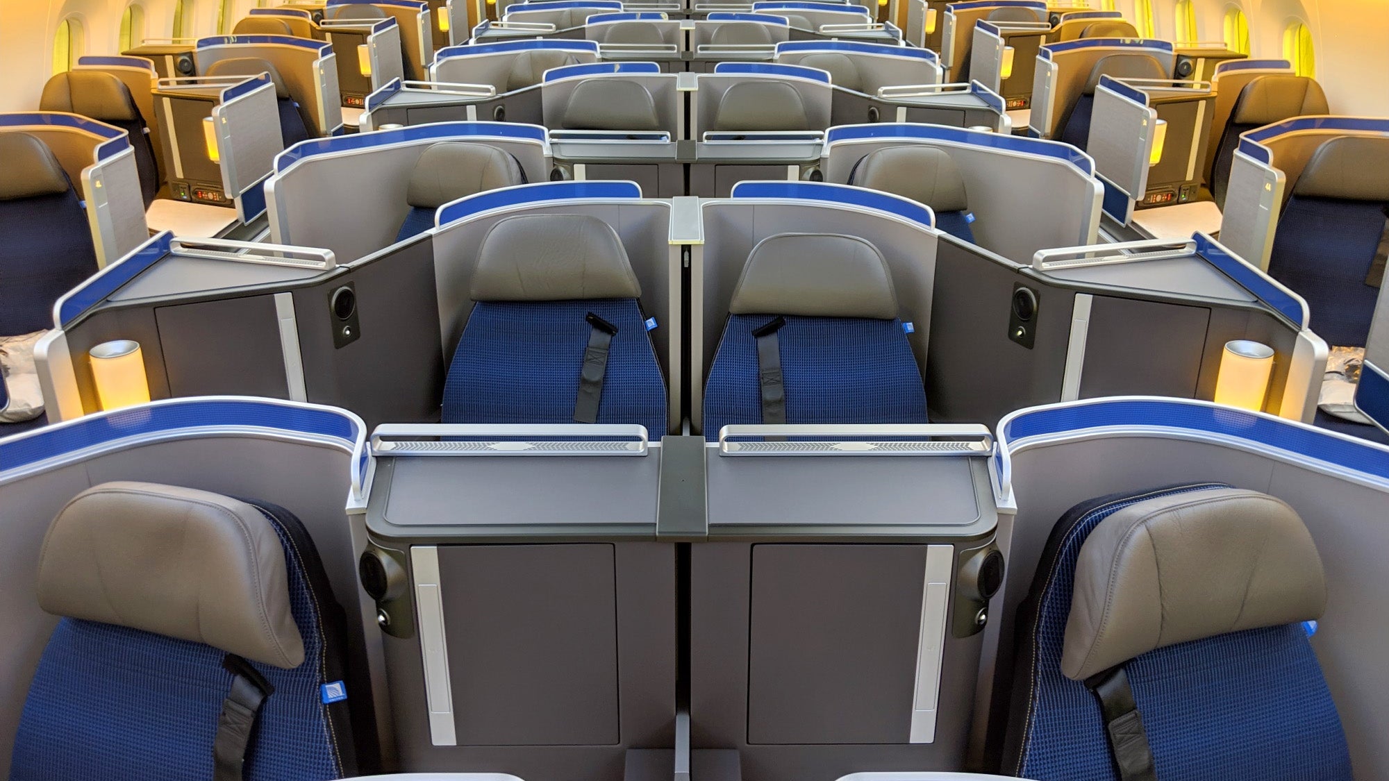 United 787-10 Polaris Review