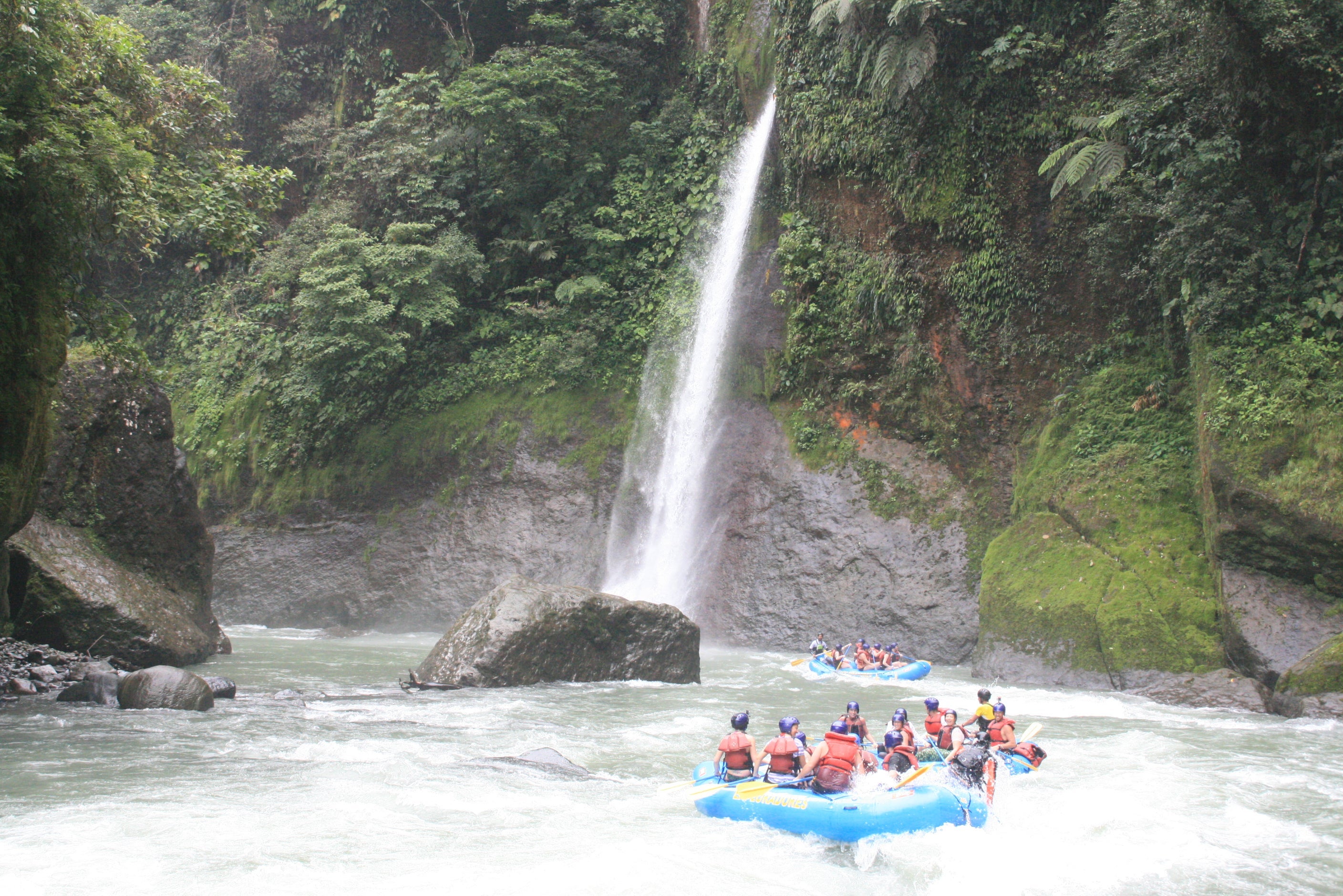 Rafting on Costa Rica's Rio Pacuare. Photo: Elen Turner
