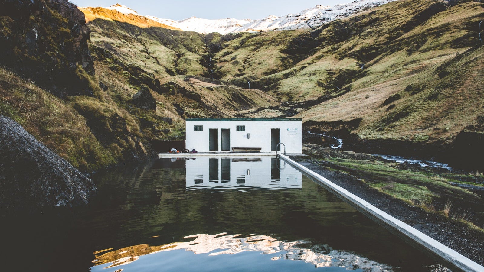 iceland hot springs feature_shutterstock_362818547