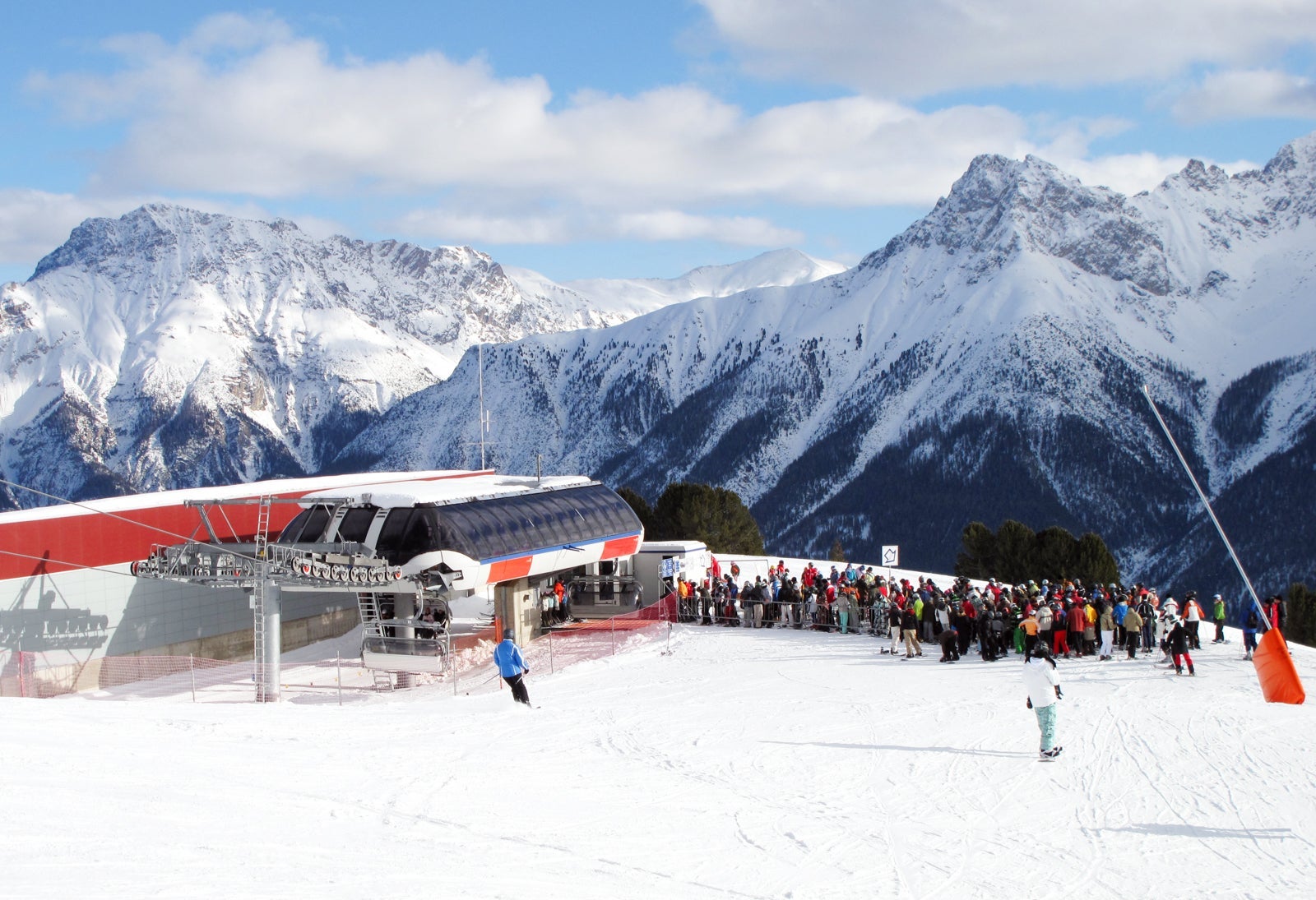 Learn the unwritten rules of the lift line before setting your skis into it. (Photo via Shutterstock)