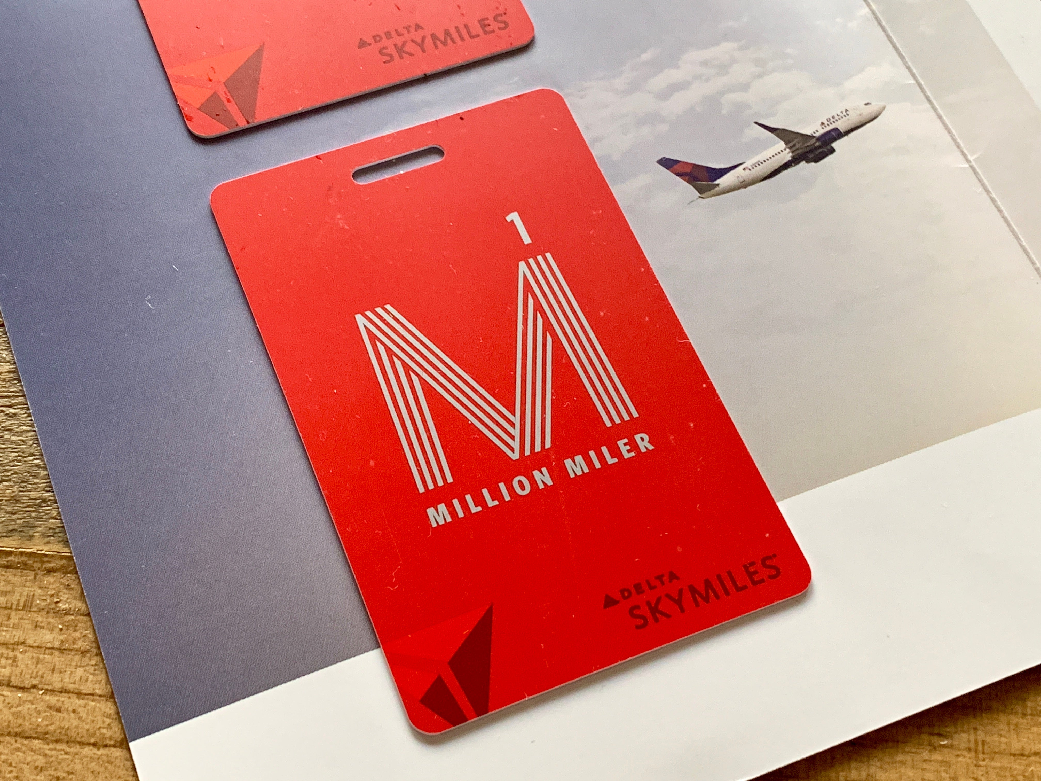 デルタ航空　ミリオンマイラータグ　Million Miler Tag Delta Now Sending Brag Tags to Million Milers — Here's What