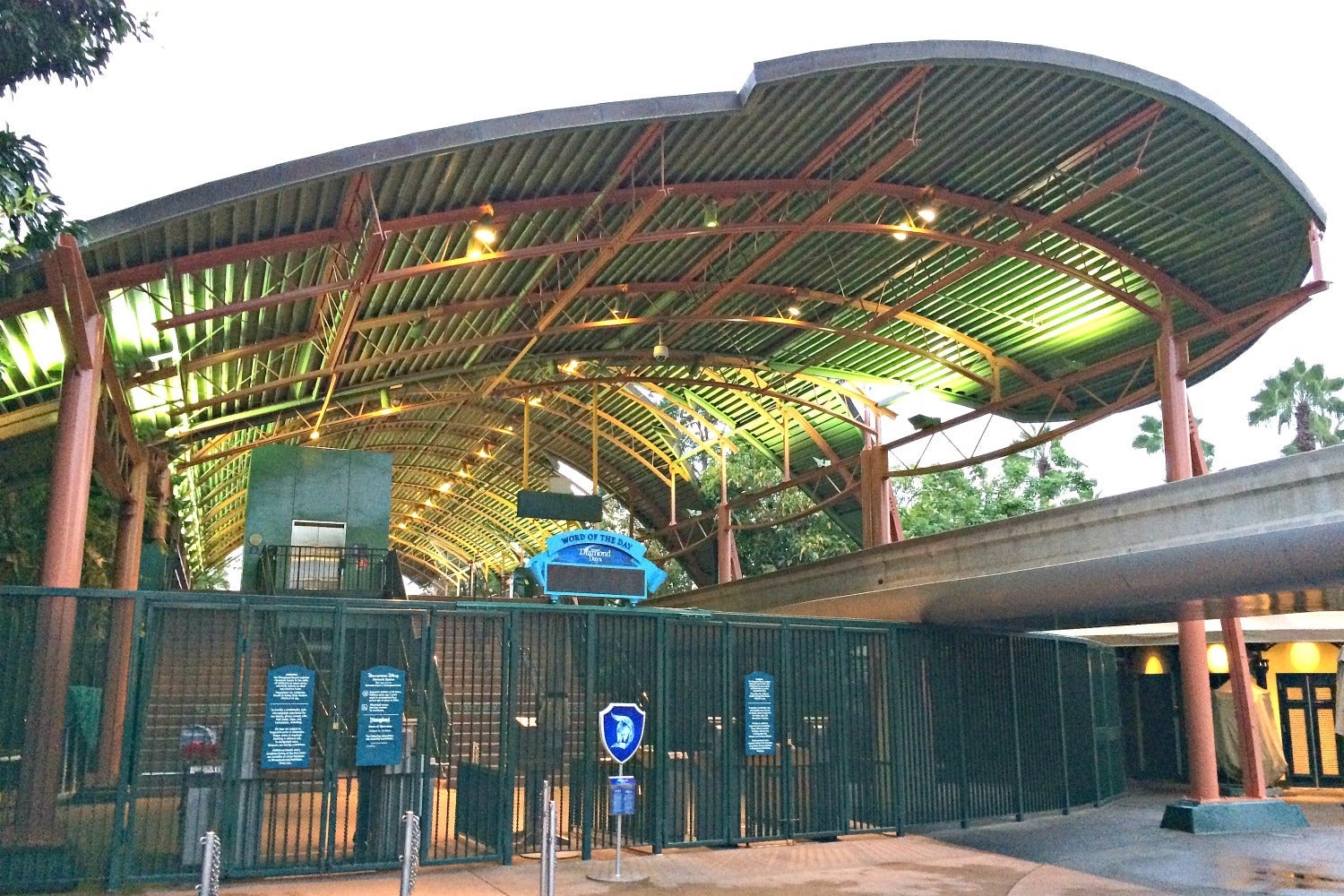 Disneyland Hotel - Monorail Station in Downtown Disney TPG