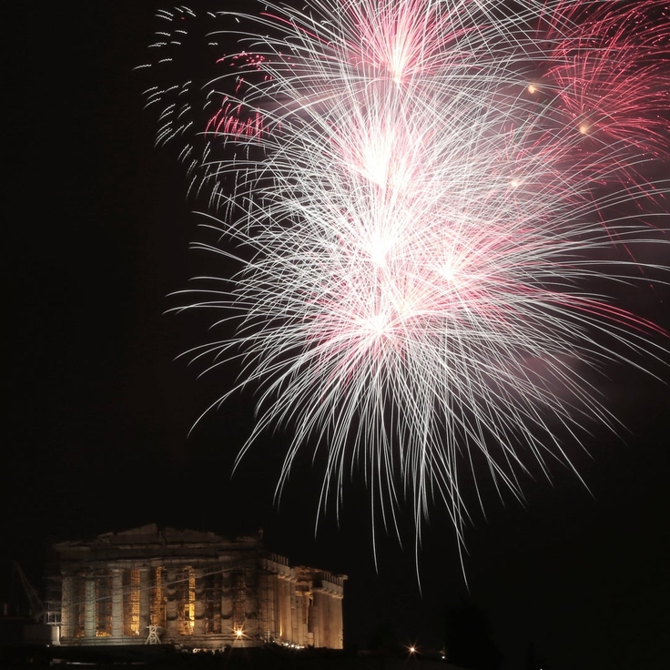 Mid-tier refreshes, transfer ratio devaluations and more: TPG's credit card experts predict 2026 trends