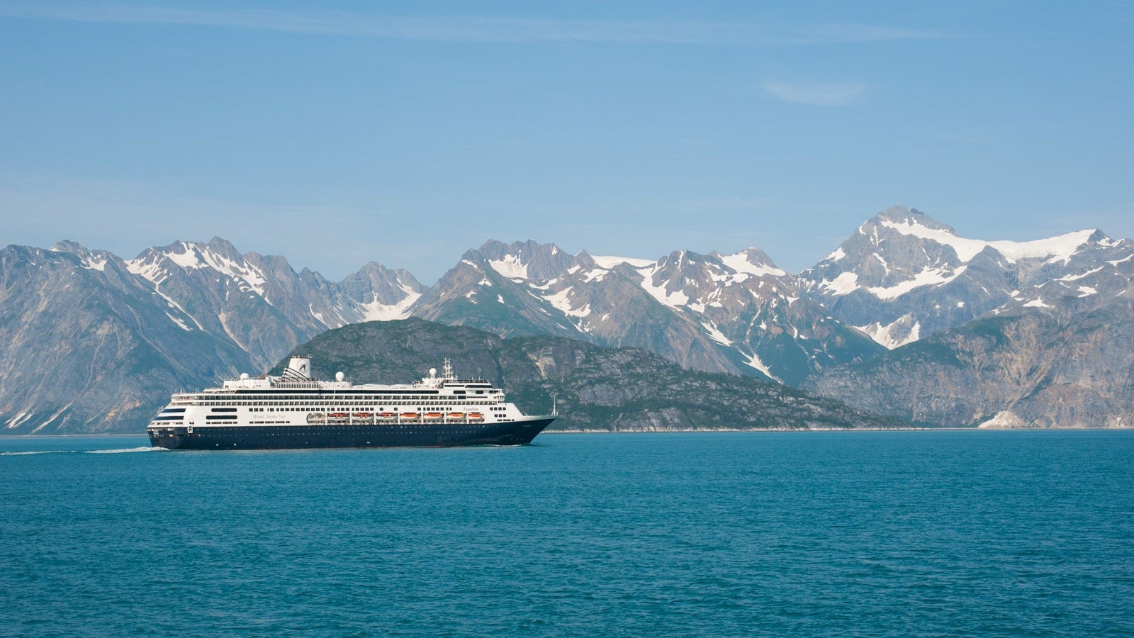 Holland America cruise ship Ms Zaandam in Glacier Bay