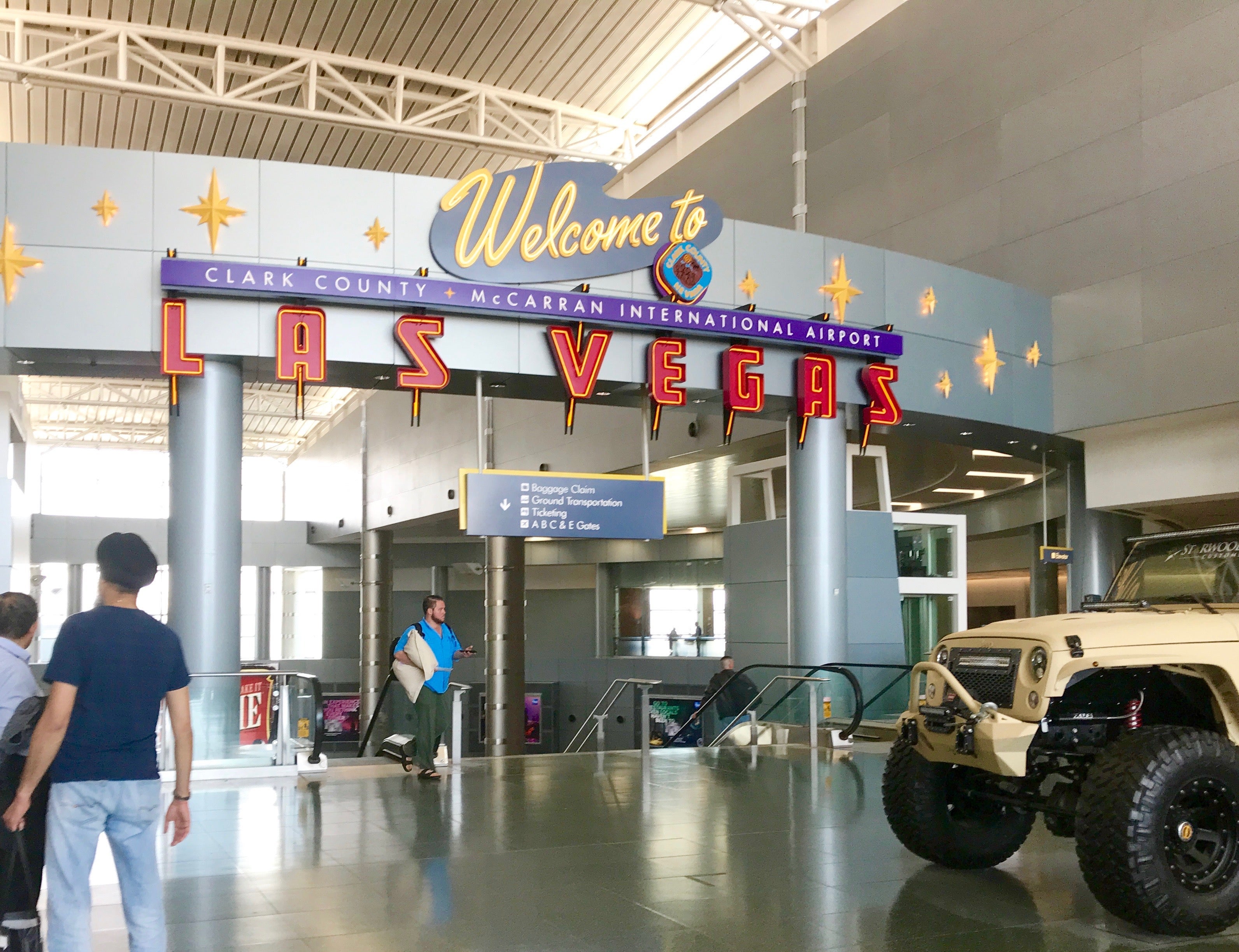 welcome to Las Vegas sign at airport