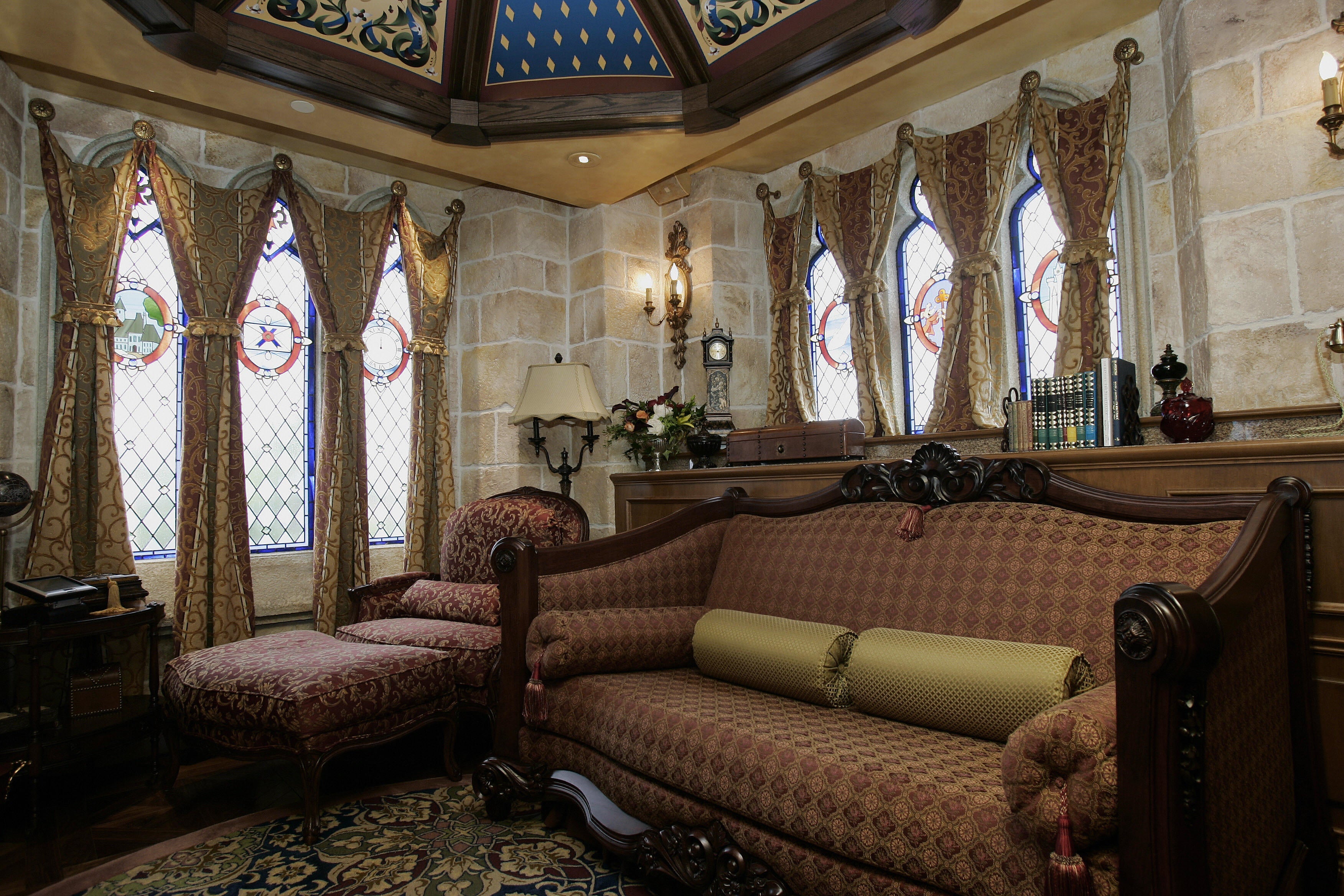Lake Buena Vista, UNITED STATES: An interior view of the sitting room in the royal suite inside Cinderella's Castle at Walt Disney World 25 January 2007 in Lake Buena Vista, Florida. Each night a randomly selected guest will be picked to stay in the suite during Disney's Year of a Million Dreams. AFP PHOTO/Robert SULLIVAN (Photo credit should read ROBERT SULLIVAN/AFP/Getty Images)