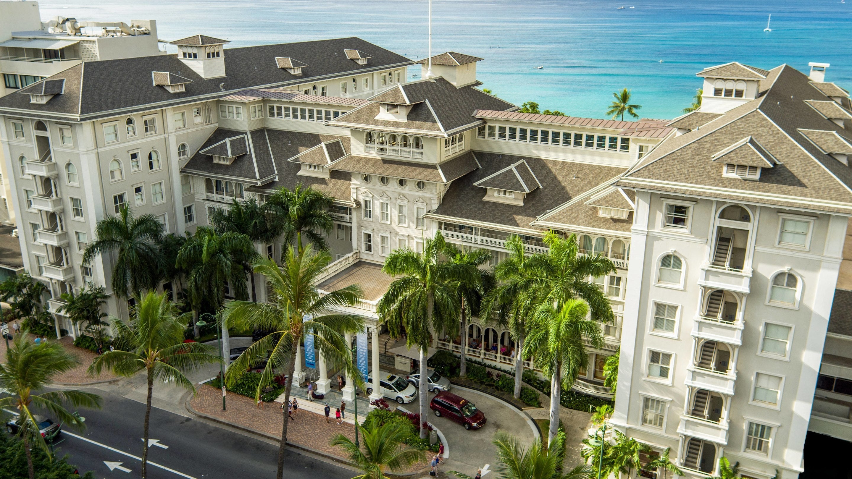 Moana Surfrider in Waikiki (image courtesy of hotel)