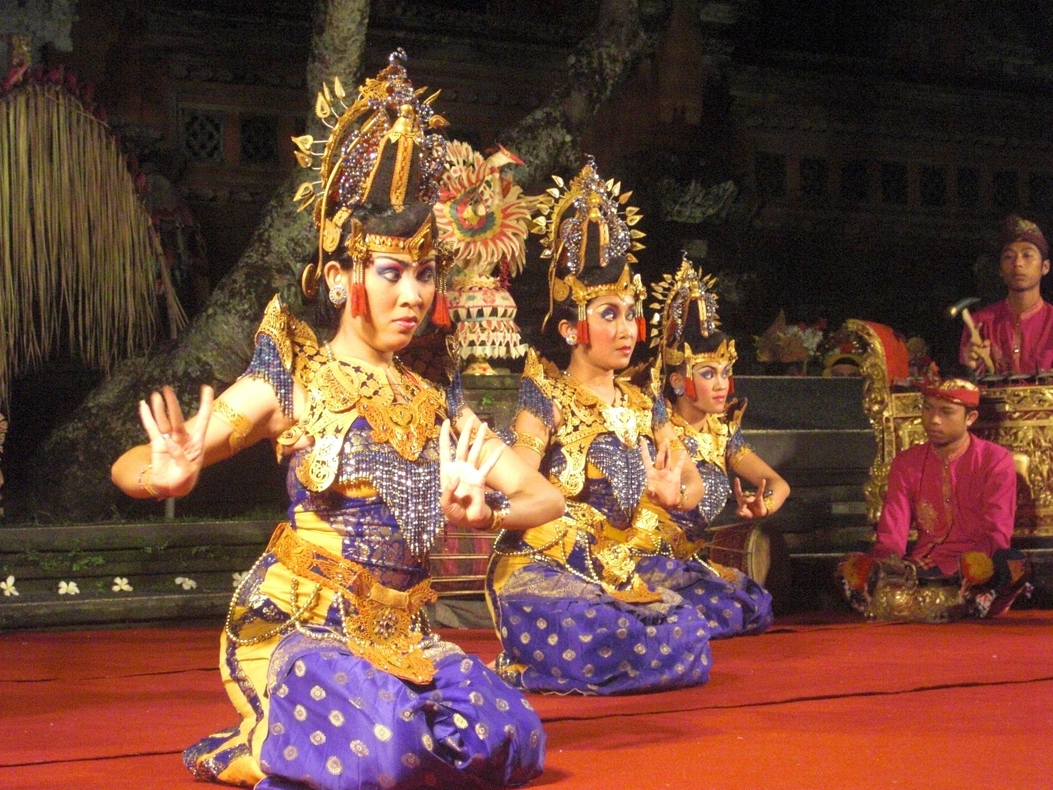 Kids will enjoy the dance and music performances in Bali (Photo by Elen Turner)
