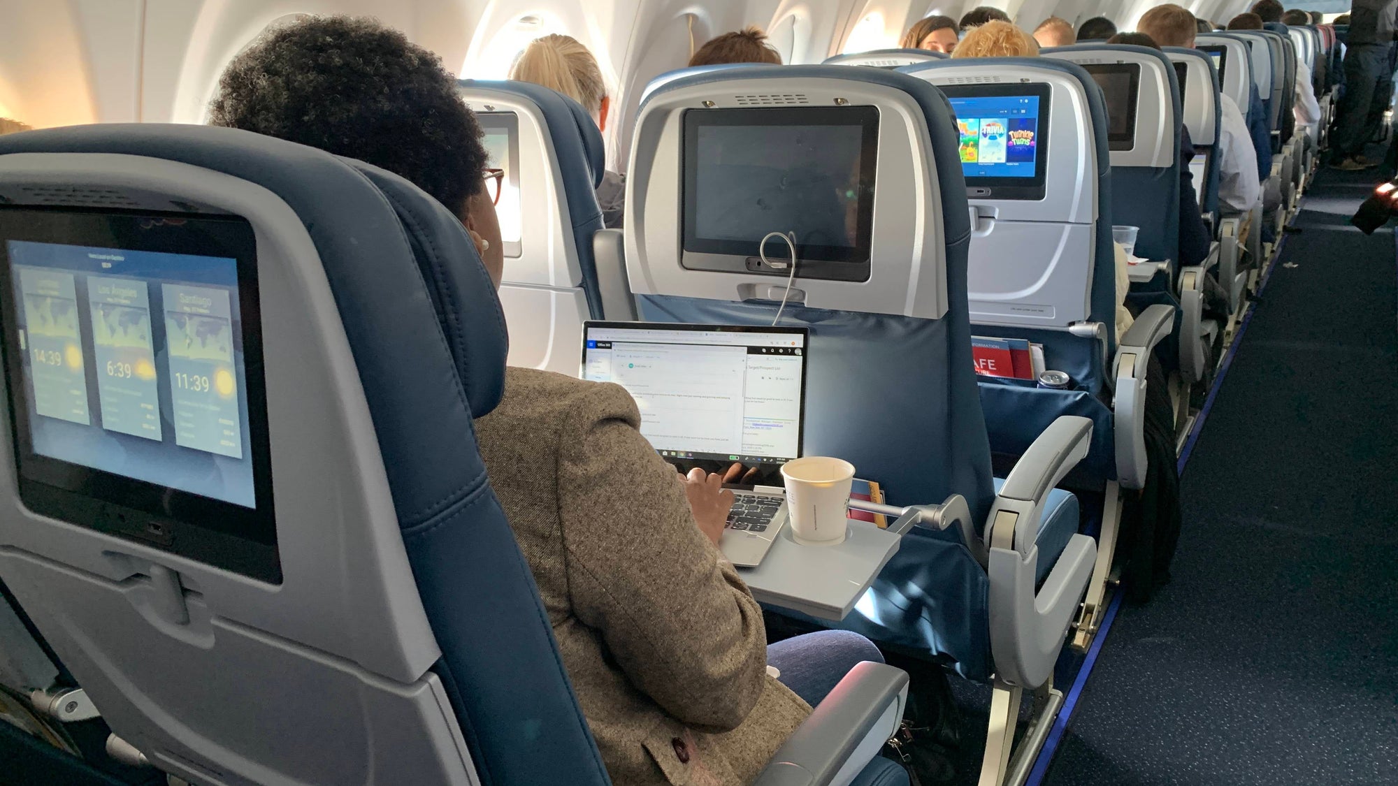 delta a220 business travel laptop tray table