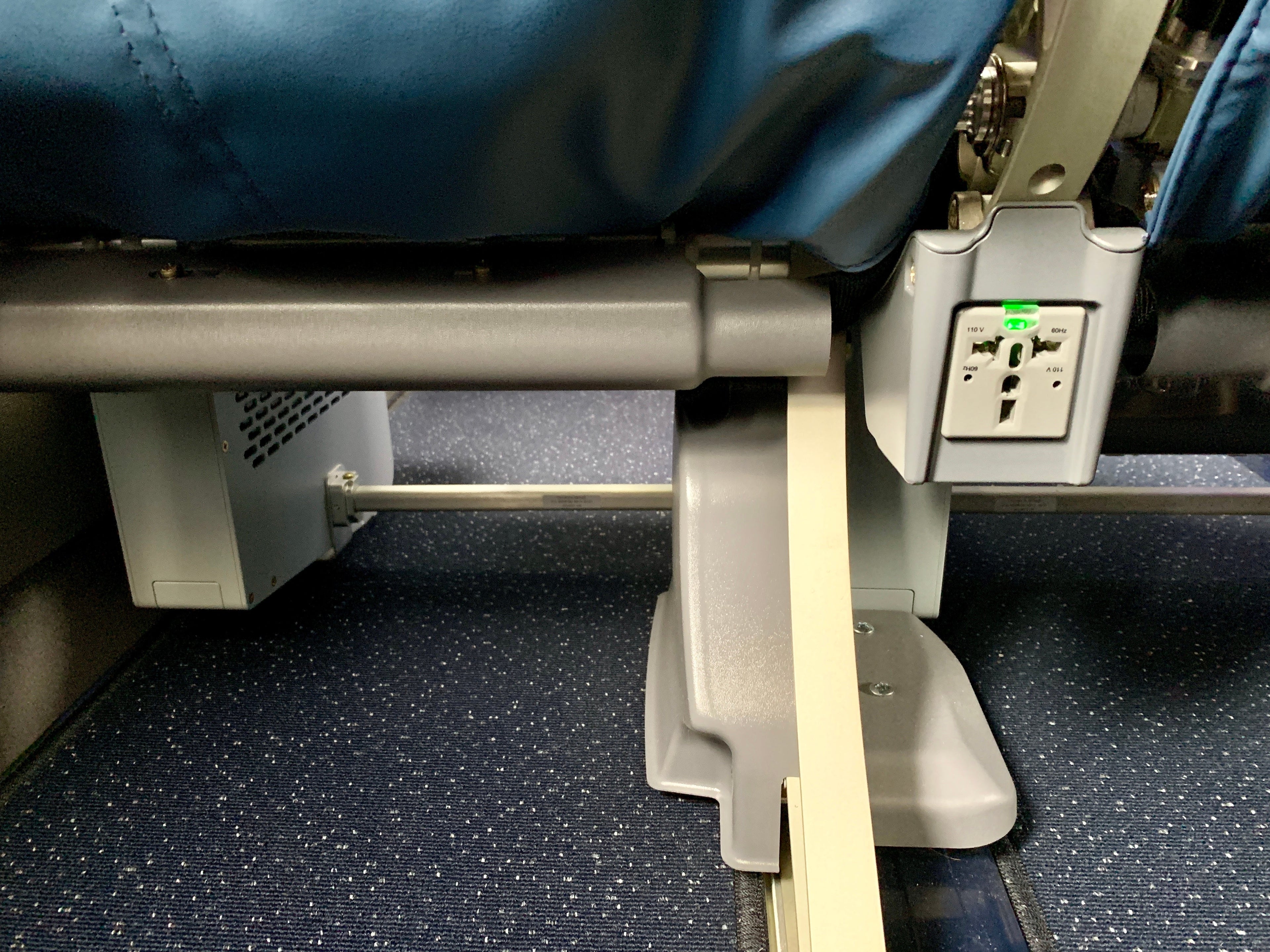 delta a220 comfort underseat storage