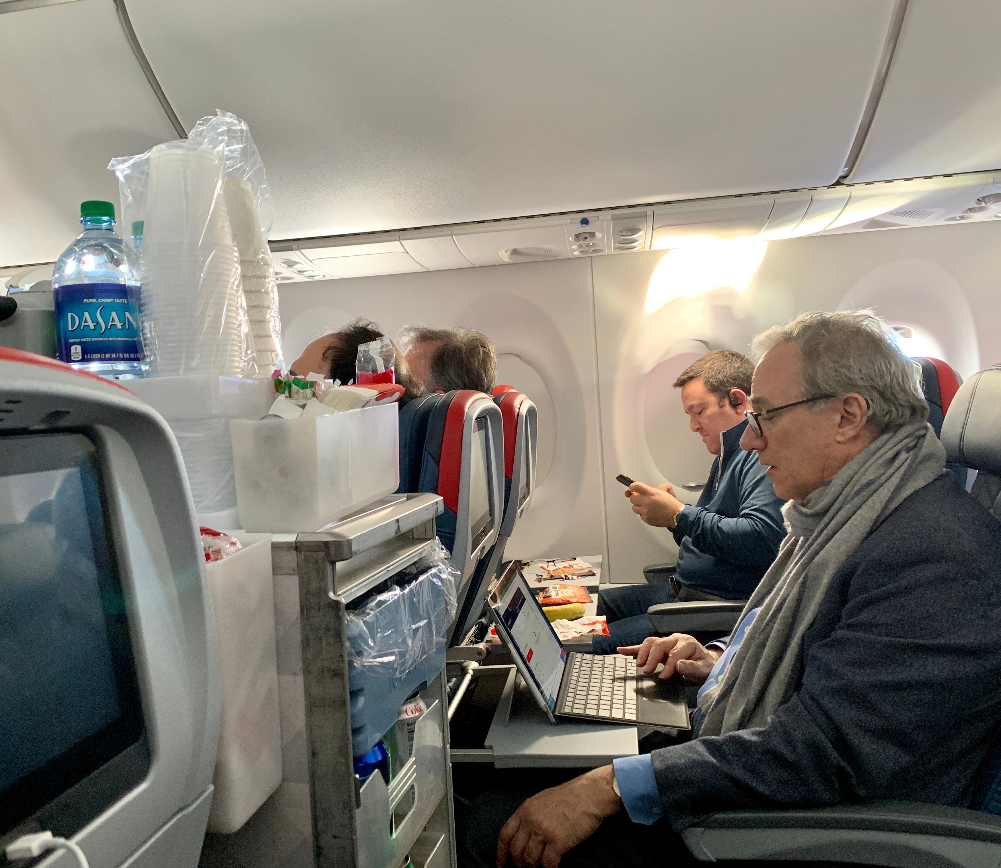 delta a220 drink cart service