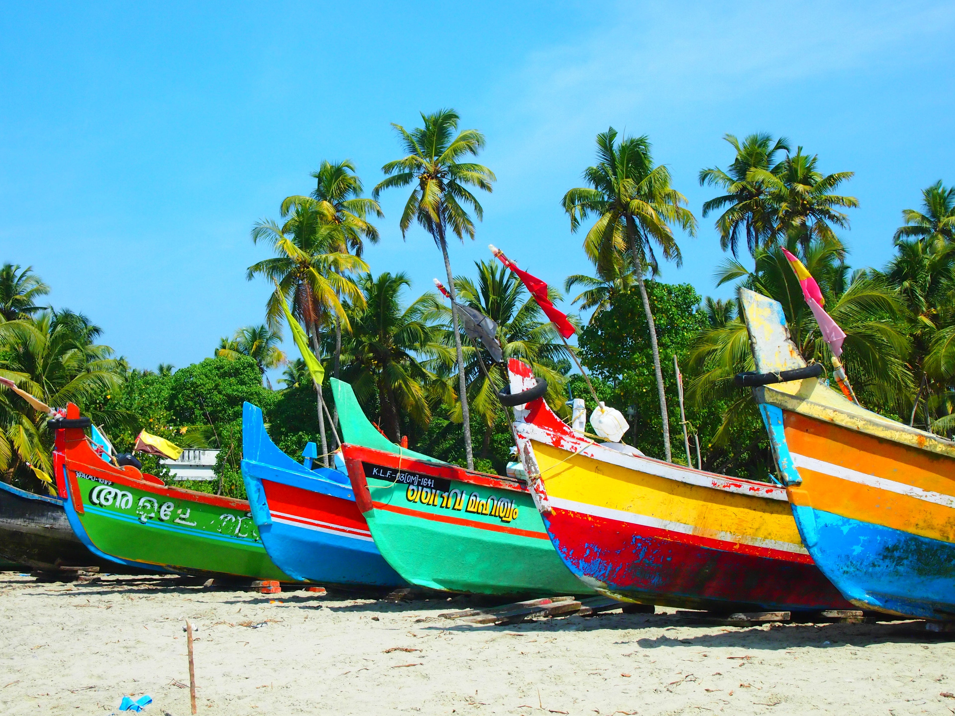 Fishing boats on a beach in Kerala (Photo by Elen Turner)