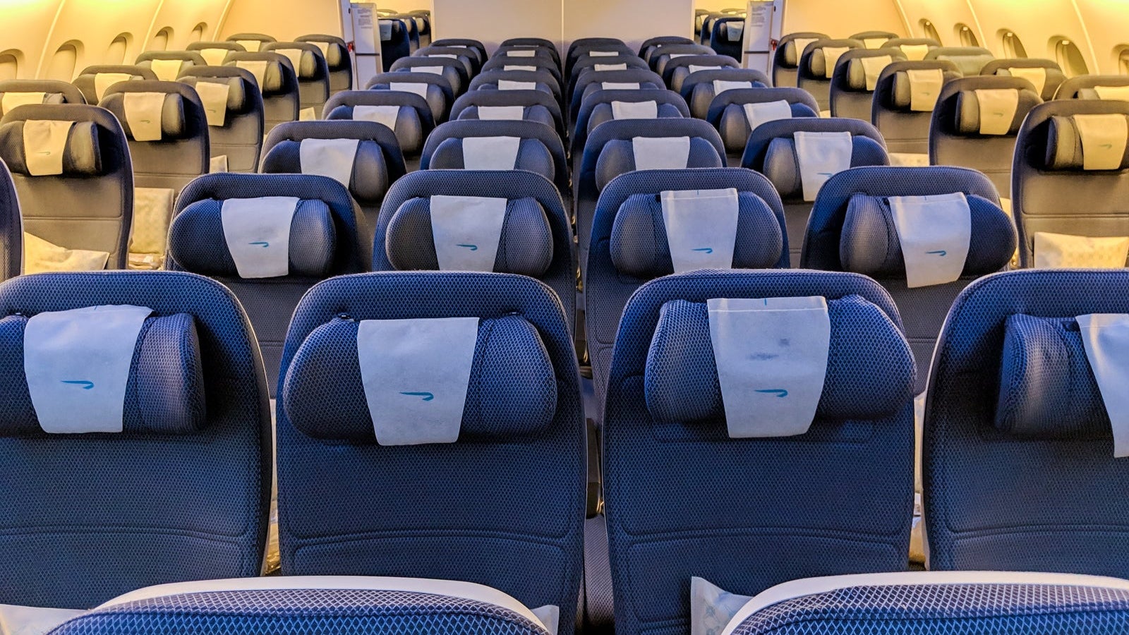 British-Airways_A380-economy_KGenter-cabin-1