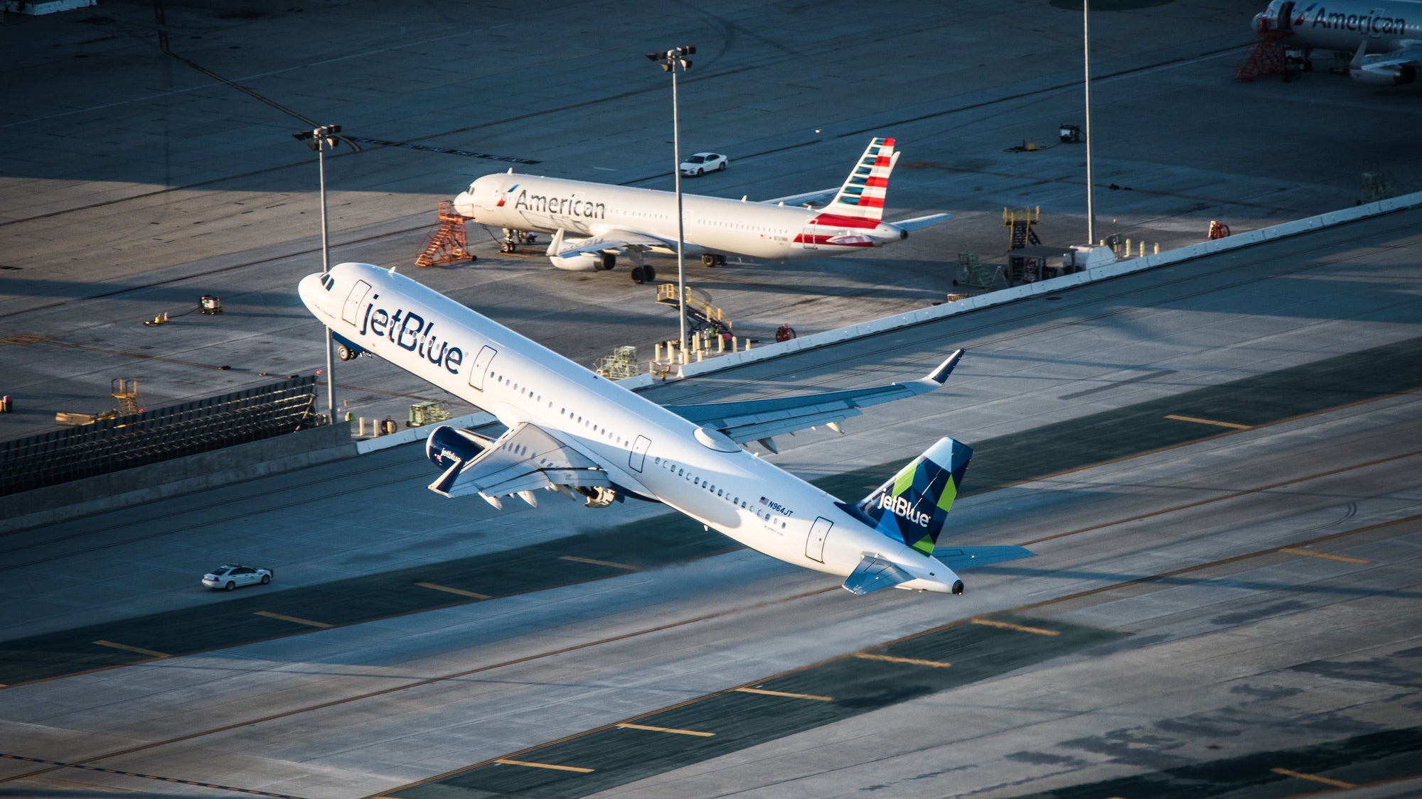JetBlue A321 & American A321T at LAX