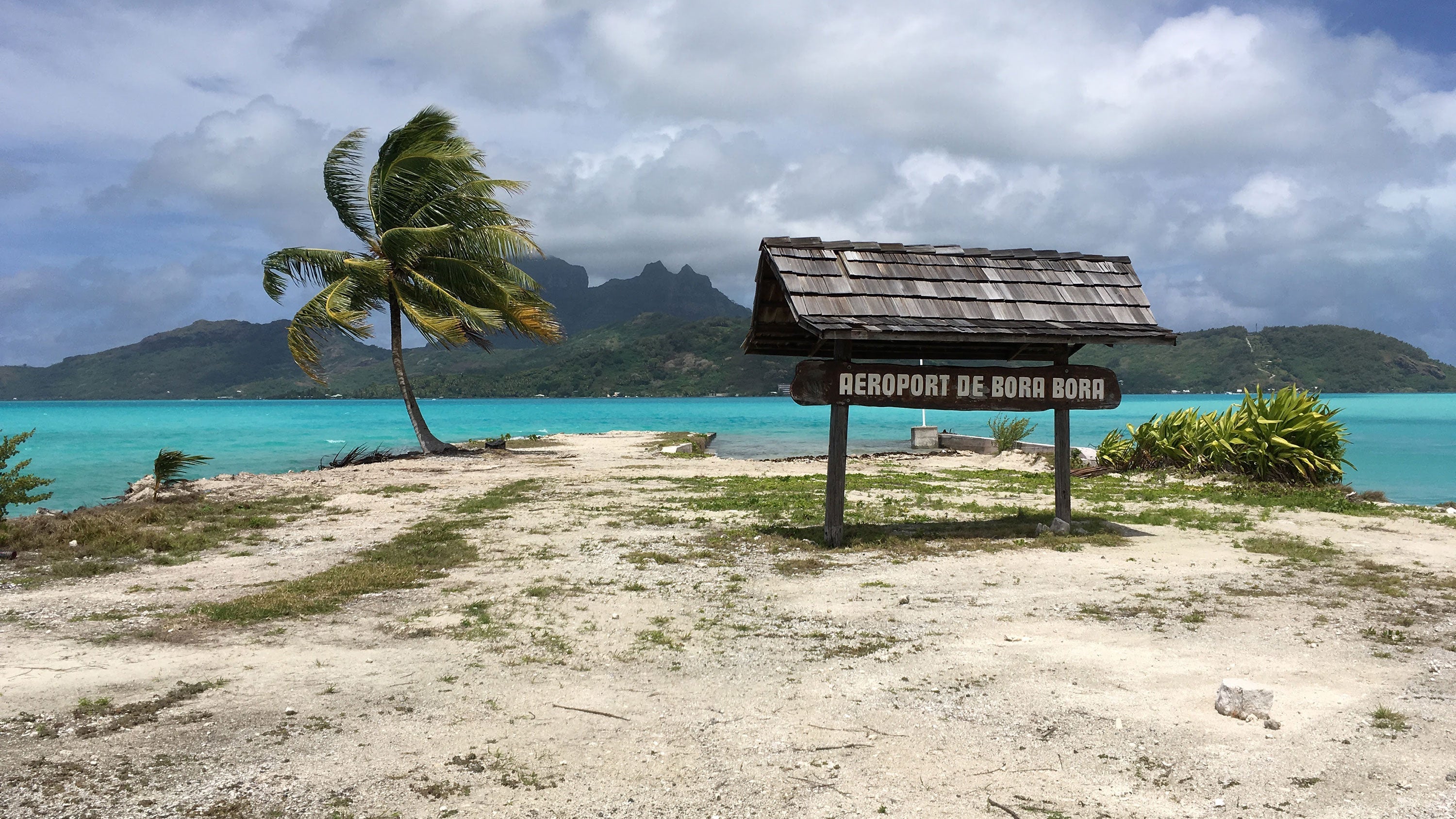 bora-bora-airport-sign-french-polynesia