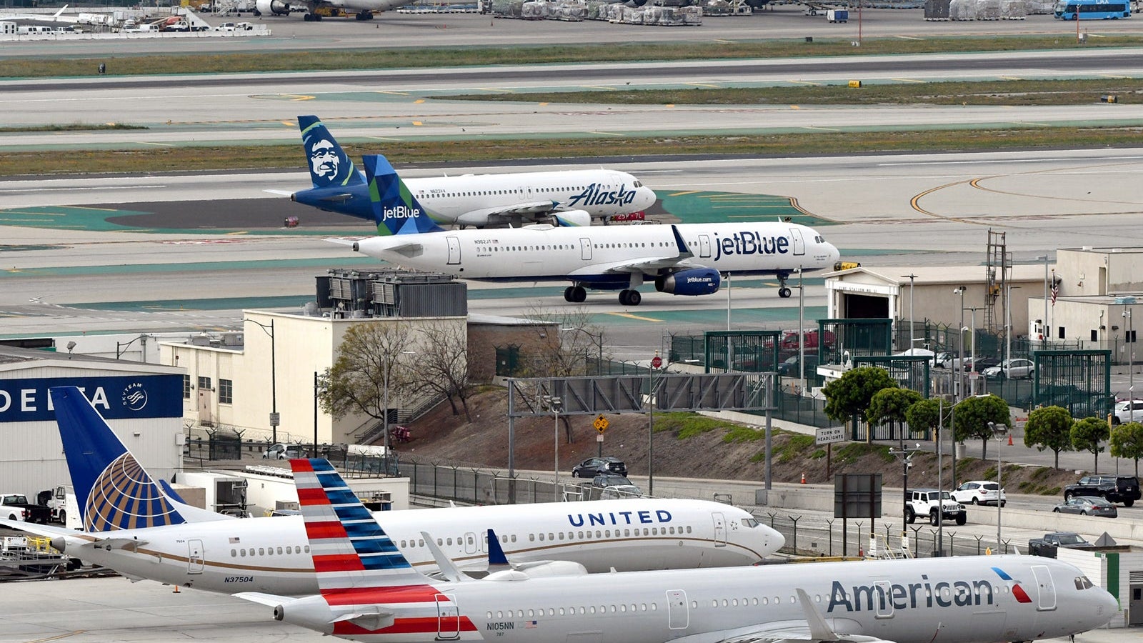 United 737 MAX at LAX