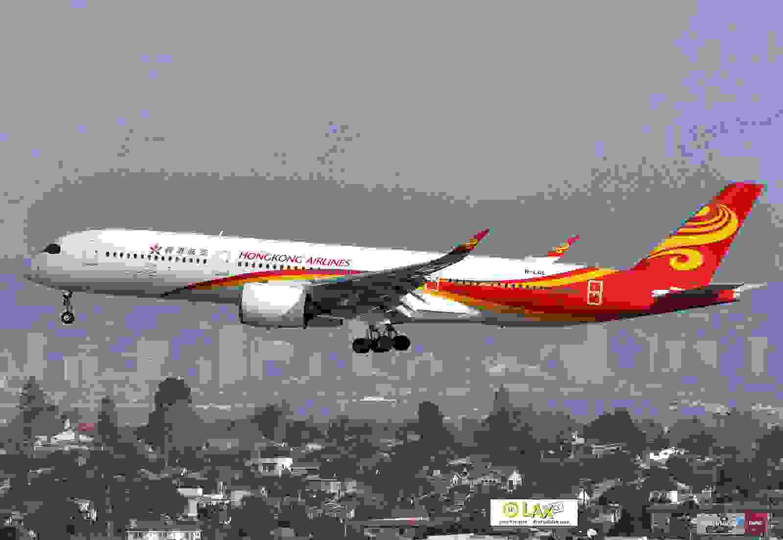 A Hong Kong Airlines Airbus A350-900 lands om Los Angeles (Photo by Alberto Riva/TPG)