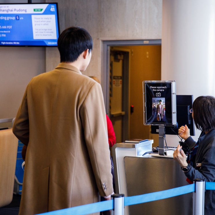 Which airline credit cards offer the best priority boarding perks?