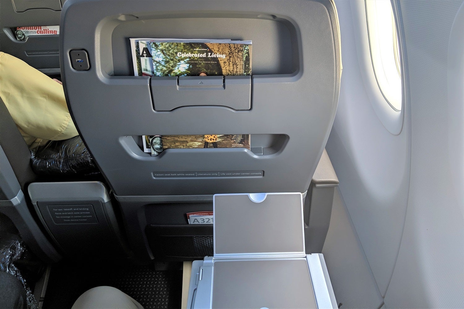 Tray table device holder and seat back on American Airlines' Airbus A321neo aircraft.