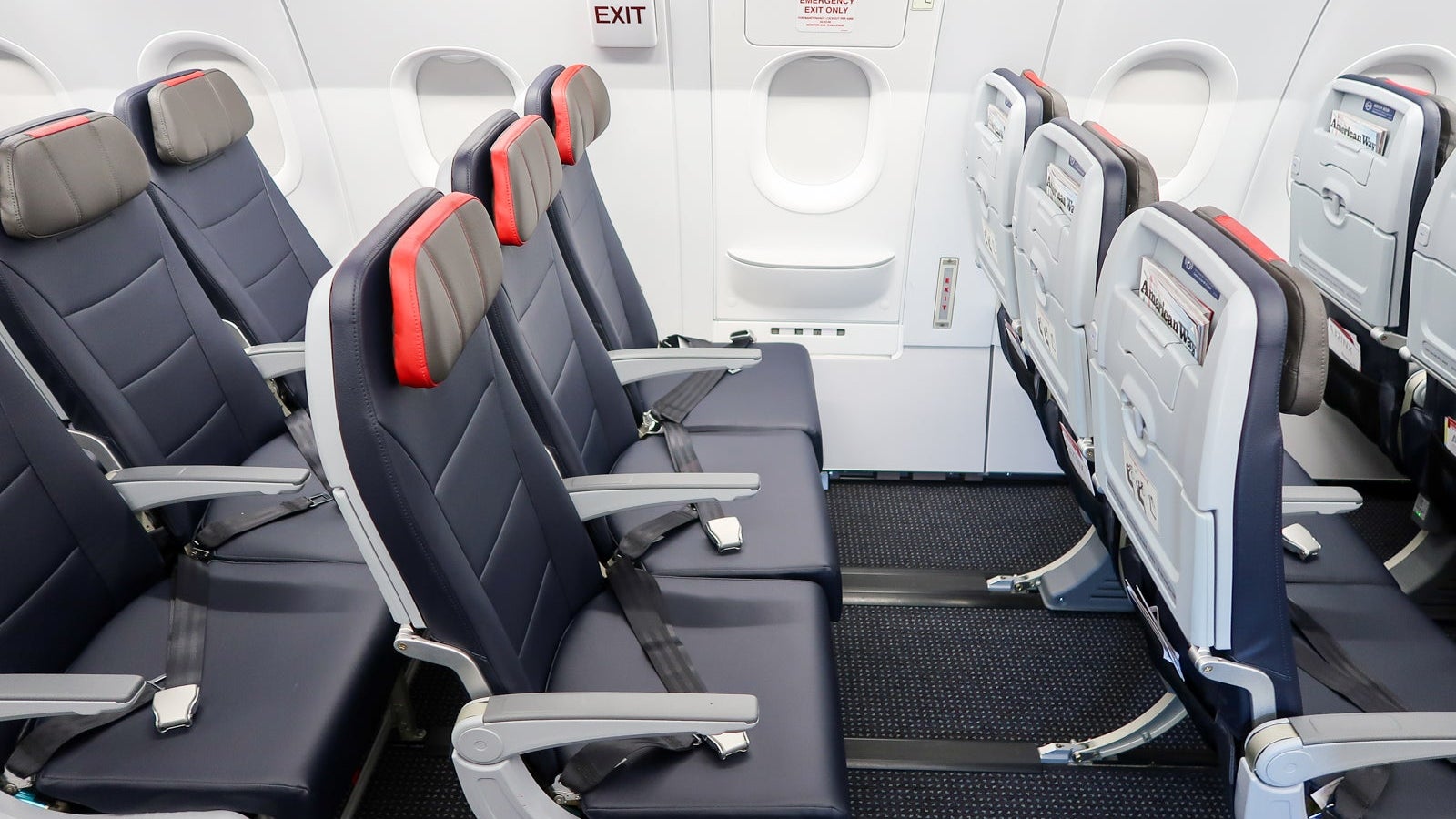 AA A321neo overwing exit row