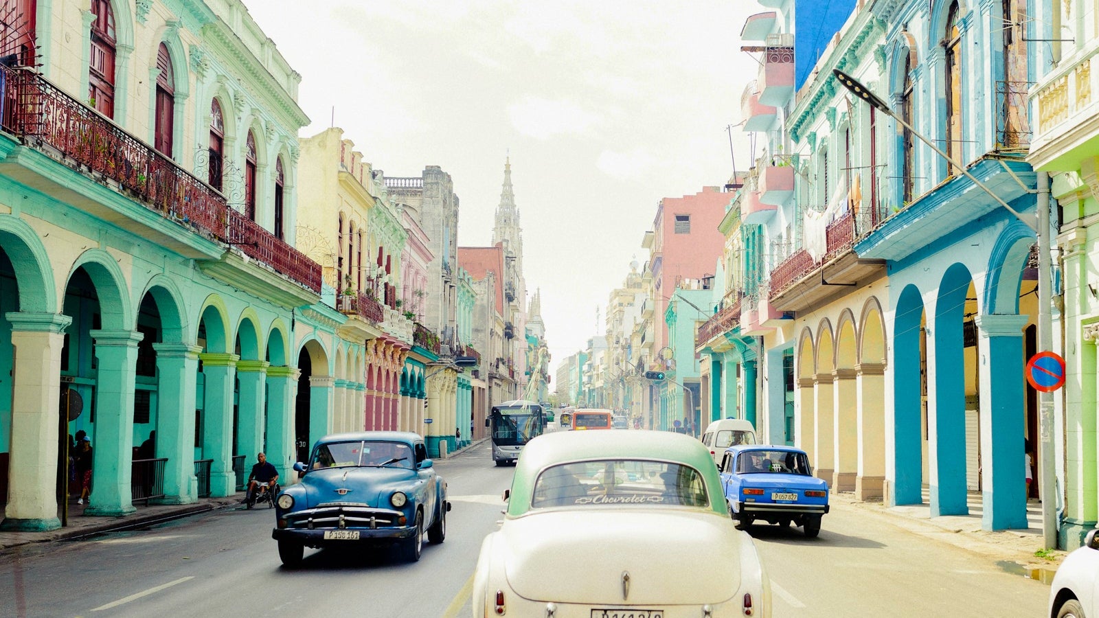 Havana Cuba_persnickety-prints-1053662-unsplash