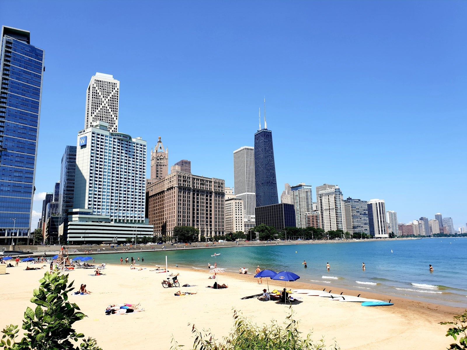 The Ohio Street Beach on a warm day. (Photo by Miguel Angel Sanz / Unsplash)