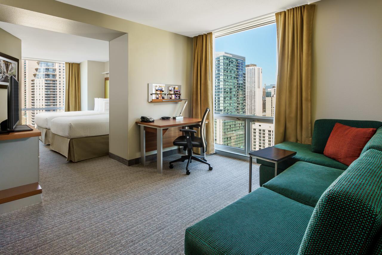 A guest room at the SpringHill Suites Chicago Downtown. (Photo courtesy of SpringHill Suites)
