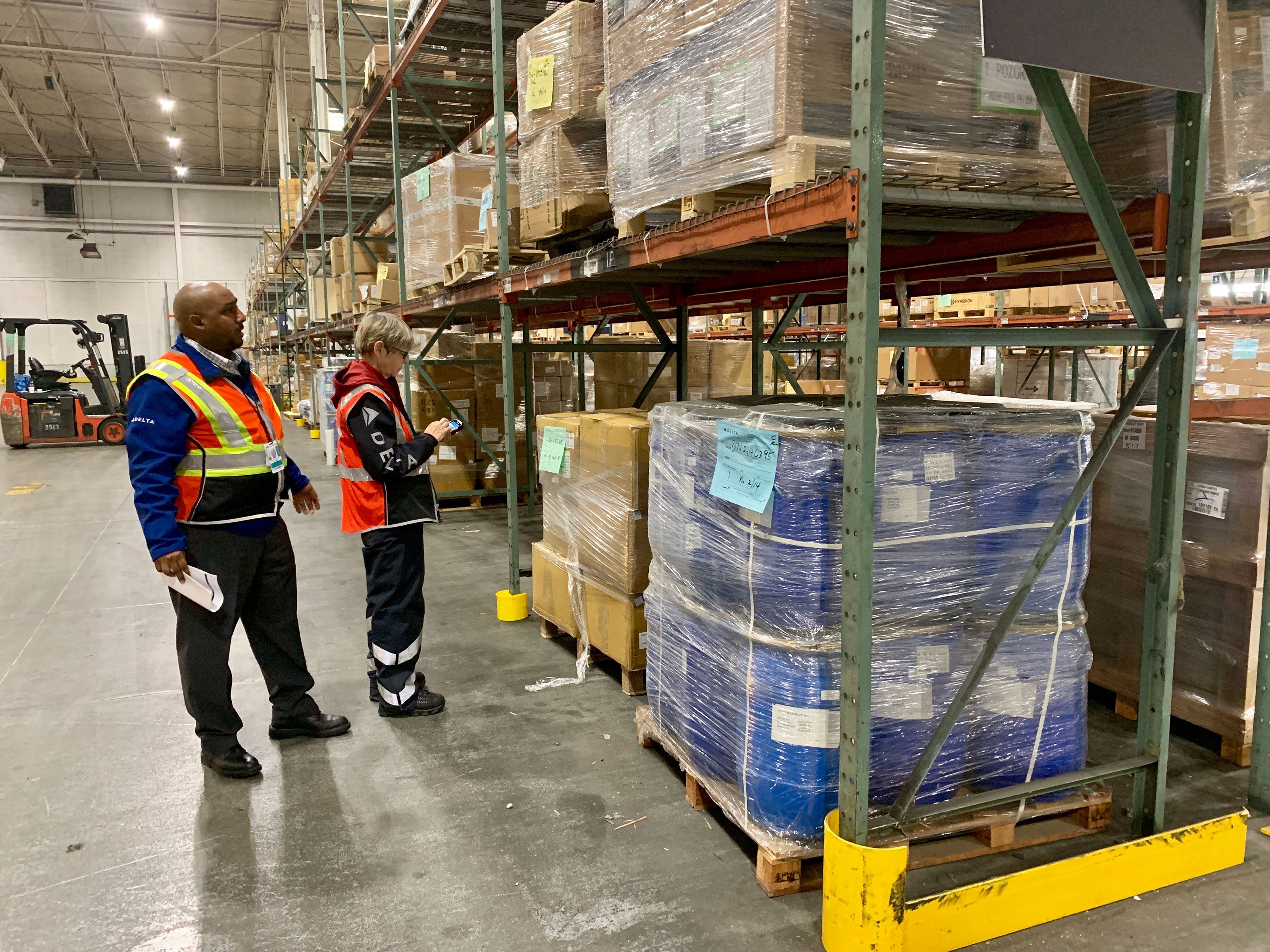 delta-cargo-atlanta-atl-shipment-shipping-warehouse-racks