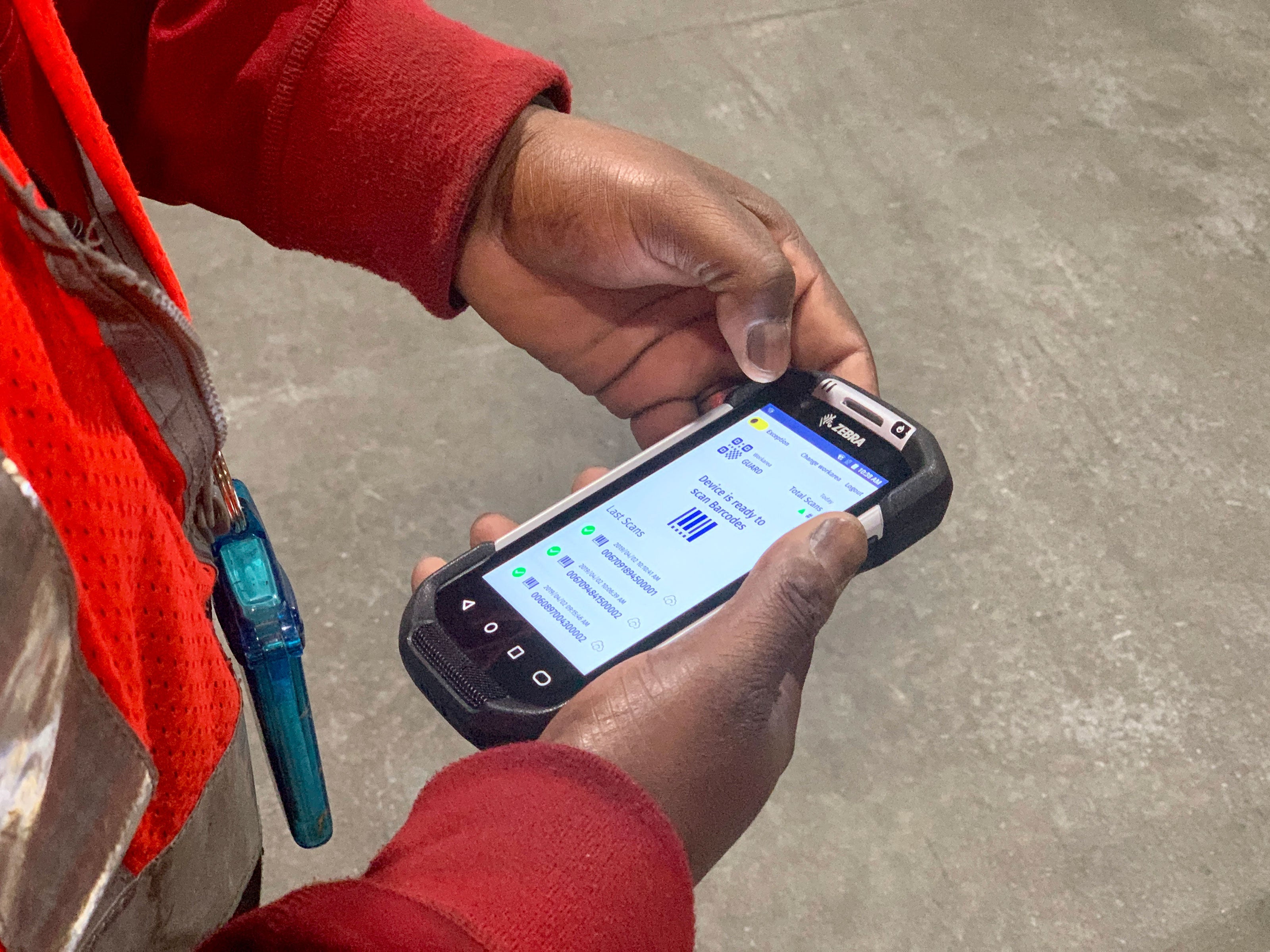 delta-cargo-atlanta-atl-shipment-shipping-warehouse-scanner