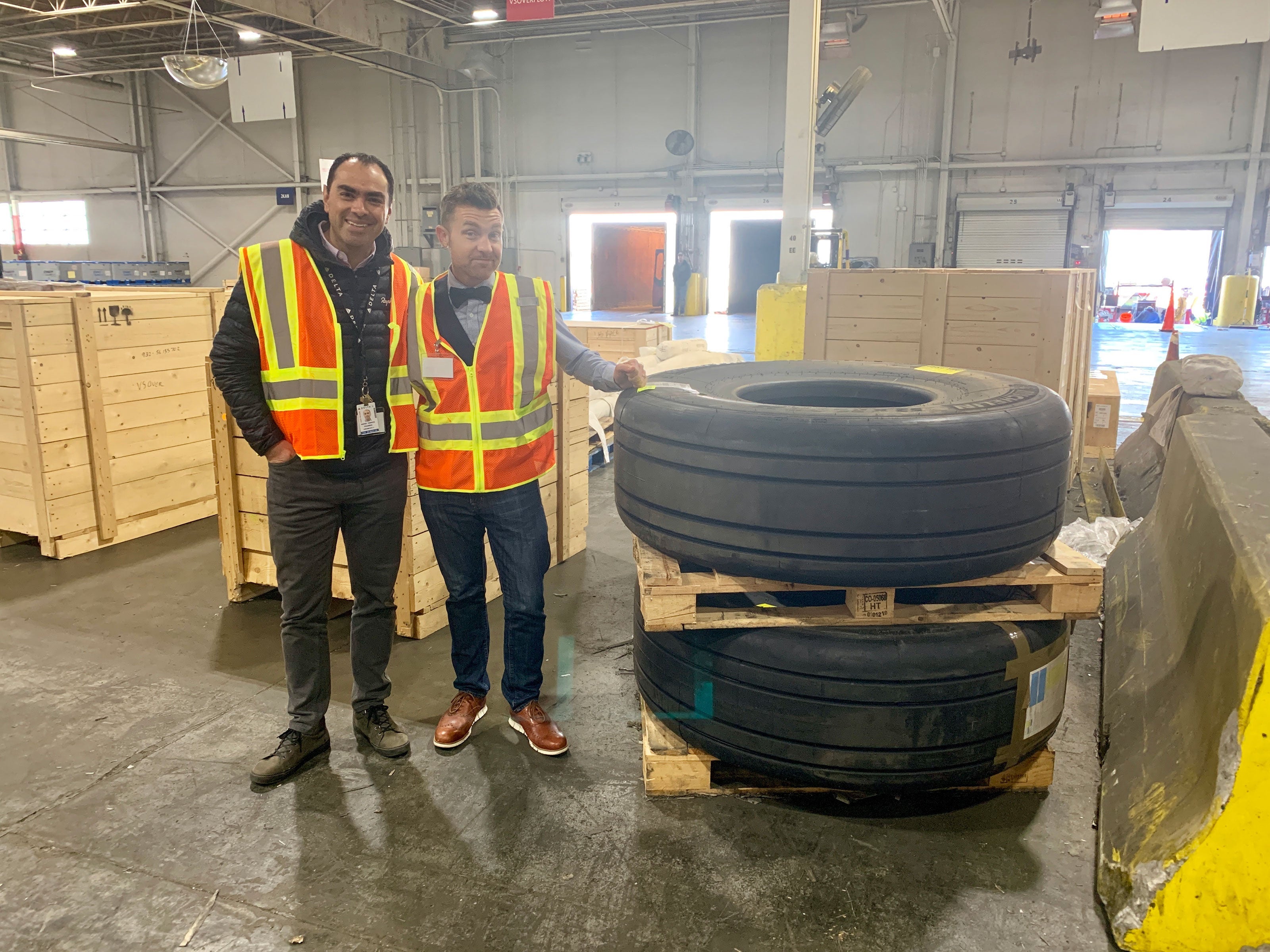 delta-cargo-atlanta-atl-tires-airplane