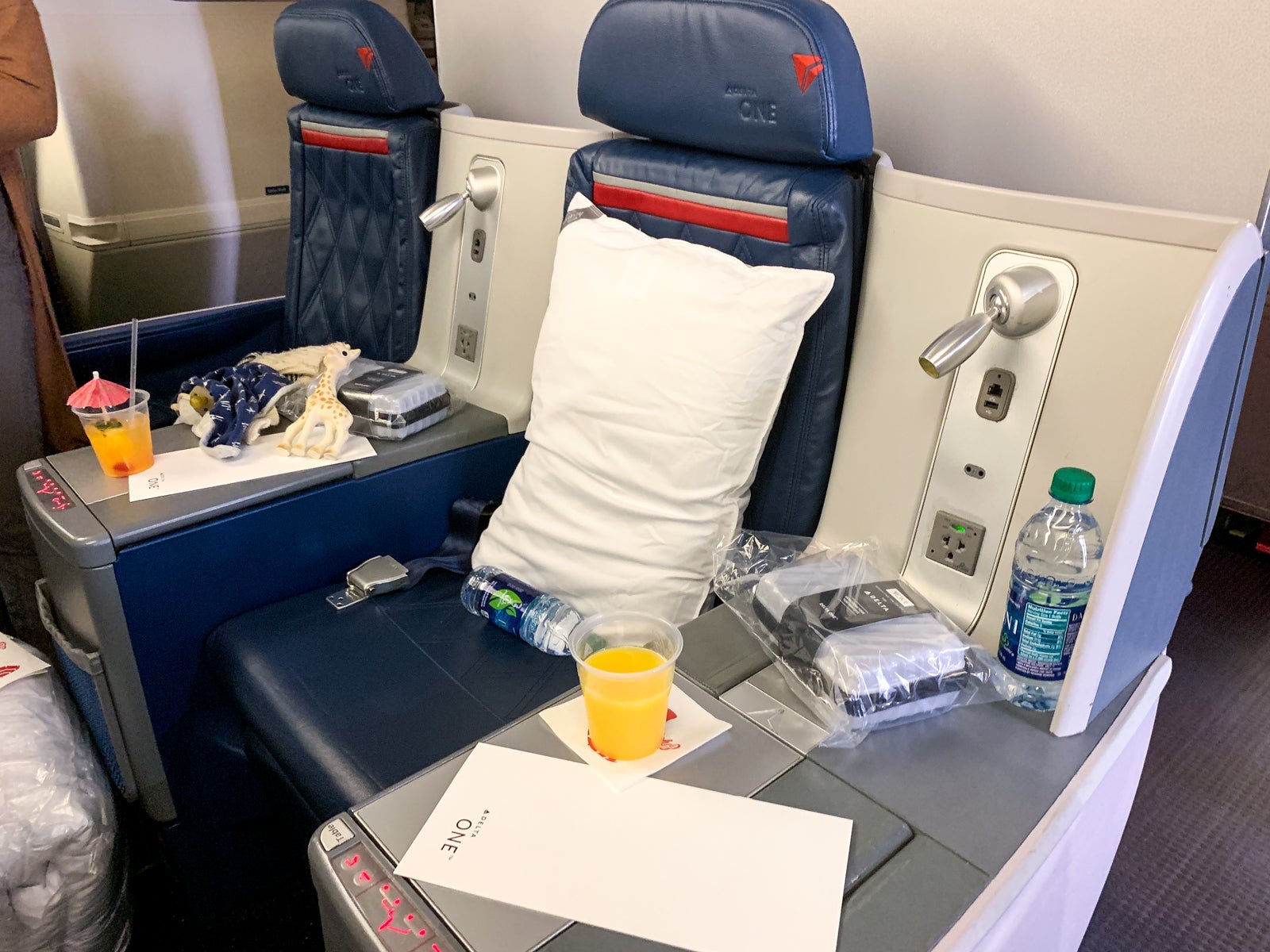 Delta One 767-400ER_Business_MSP-HNL