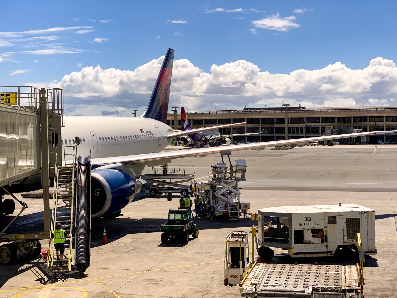 Delta One 767-400ER_Business_MSP-HNL
