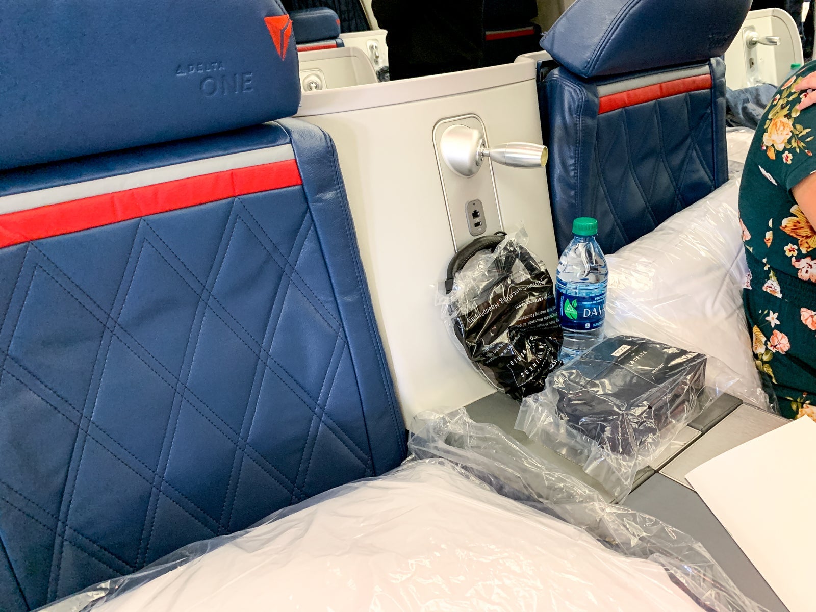 Delta One 767-400ER_Business_MSP-HNL