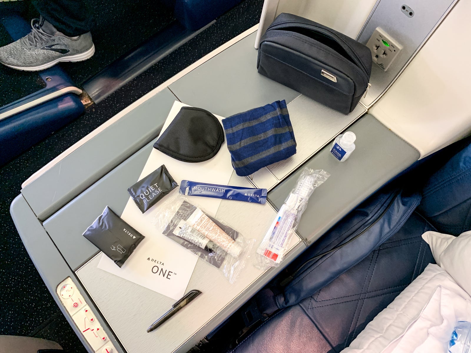 Delta One 767-400ER_Business_MSP-HNL