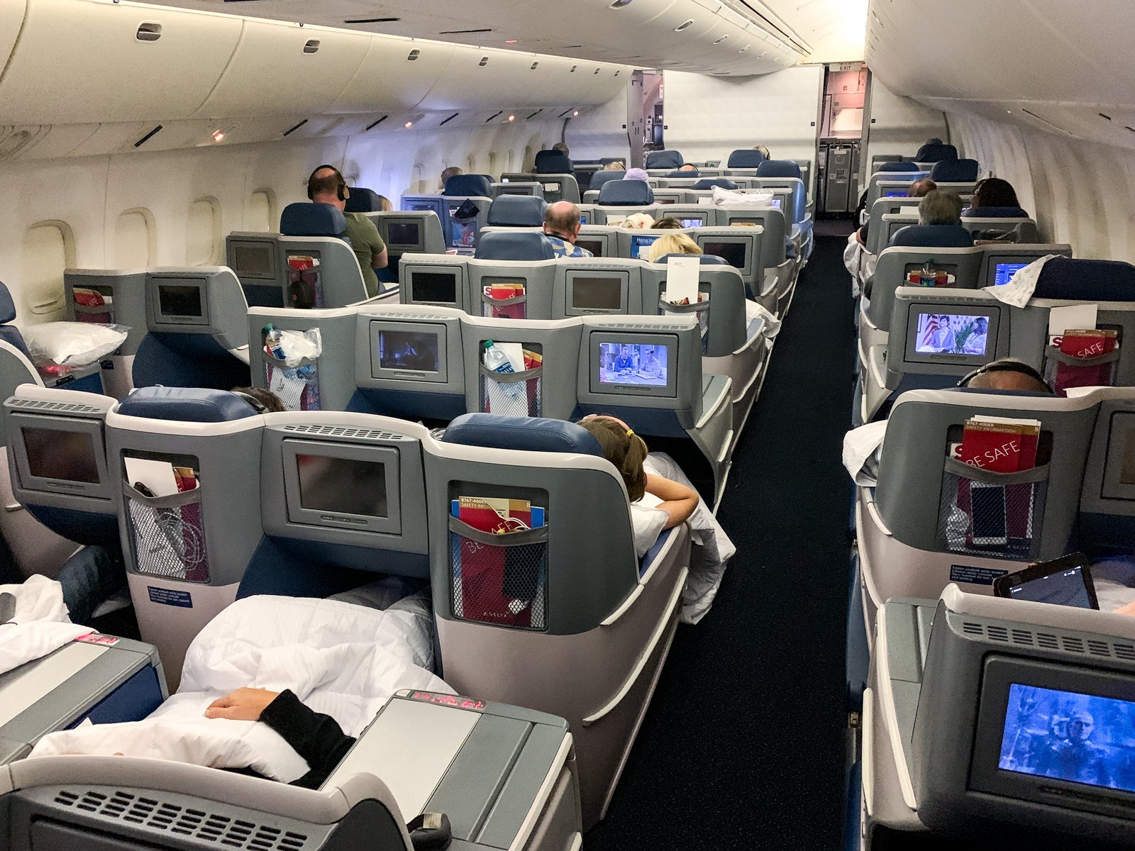 Delta One 767-400ER_Business_MSP-HNL
