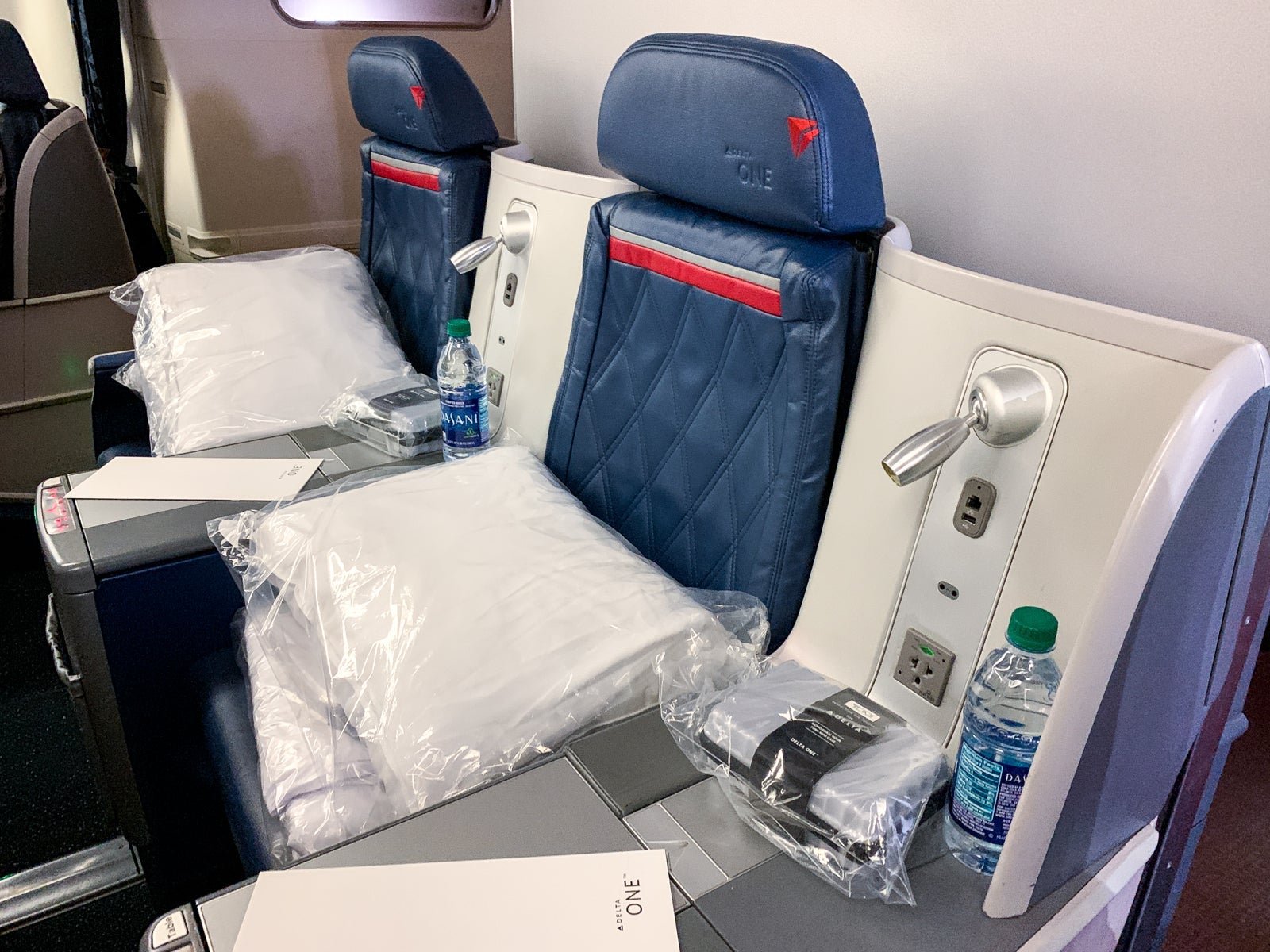 Delta One 767-400ER_Business_MSP-HNL