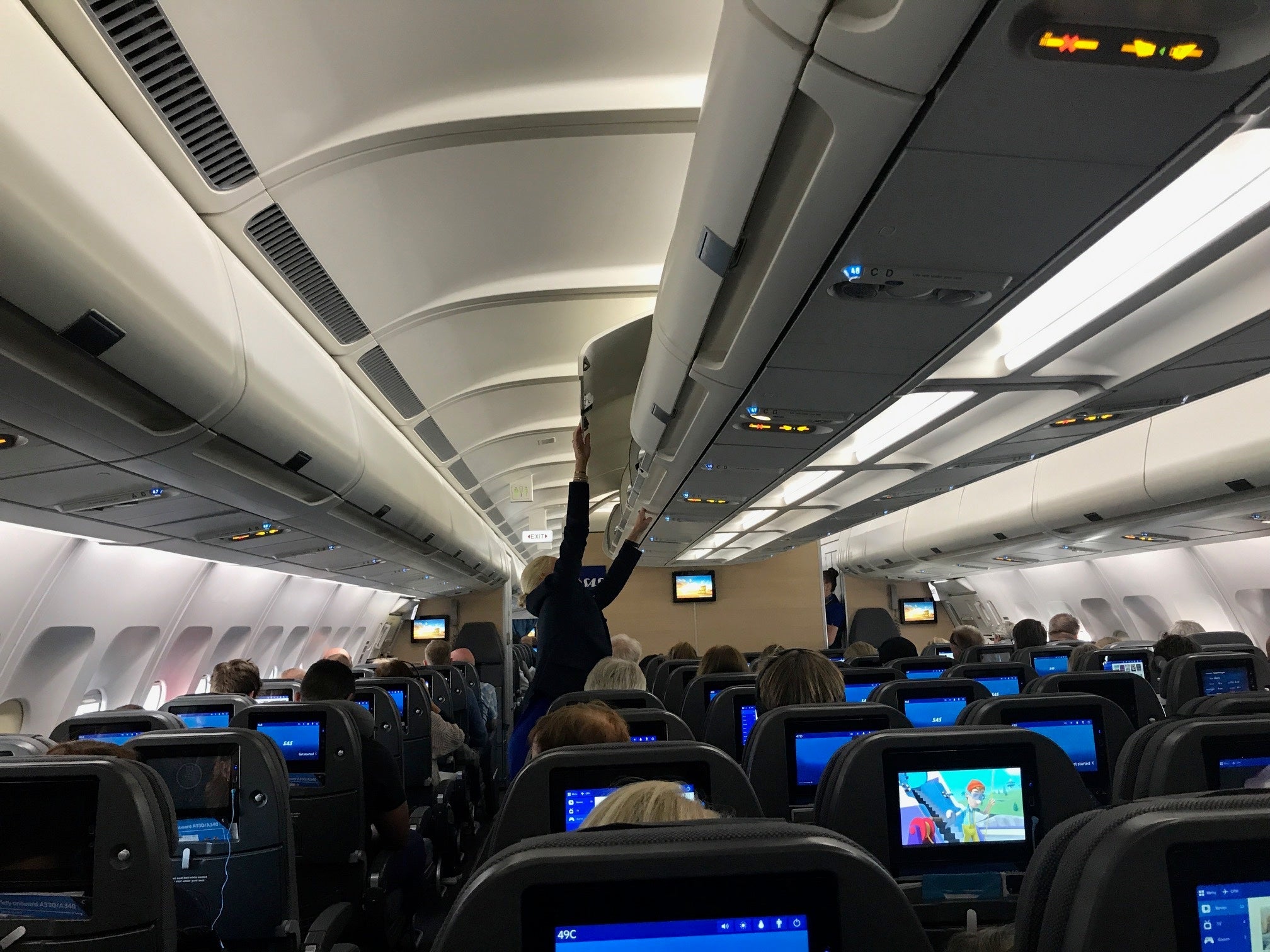 Economy cabin on an SAS A330 enroute from Miami to Copenhagen (Terry-Ward.com)