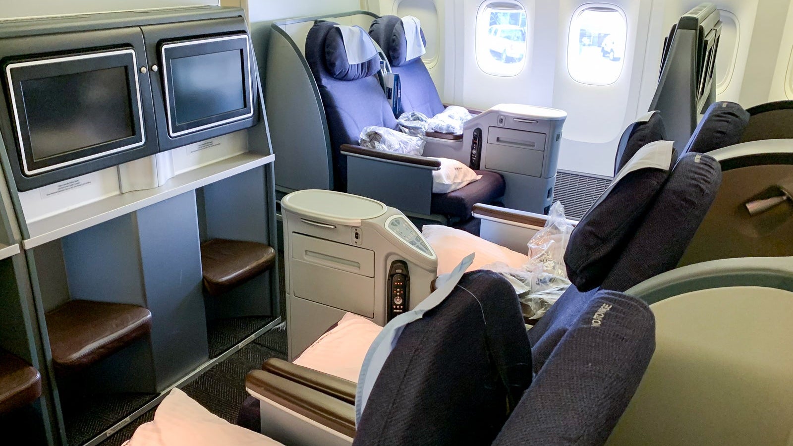 United 777 Business DEN-OGG ZGriff