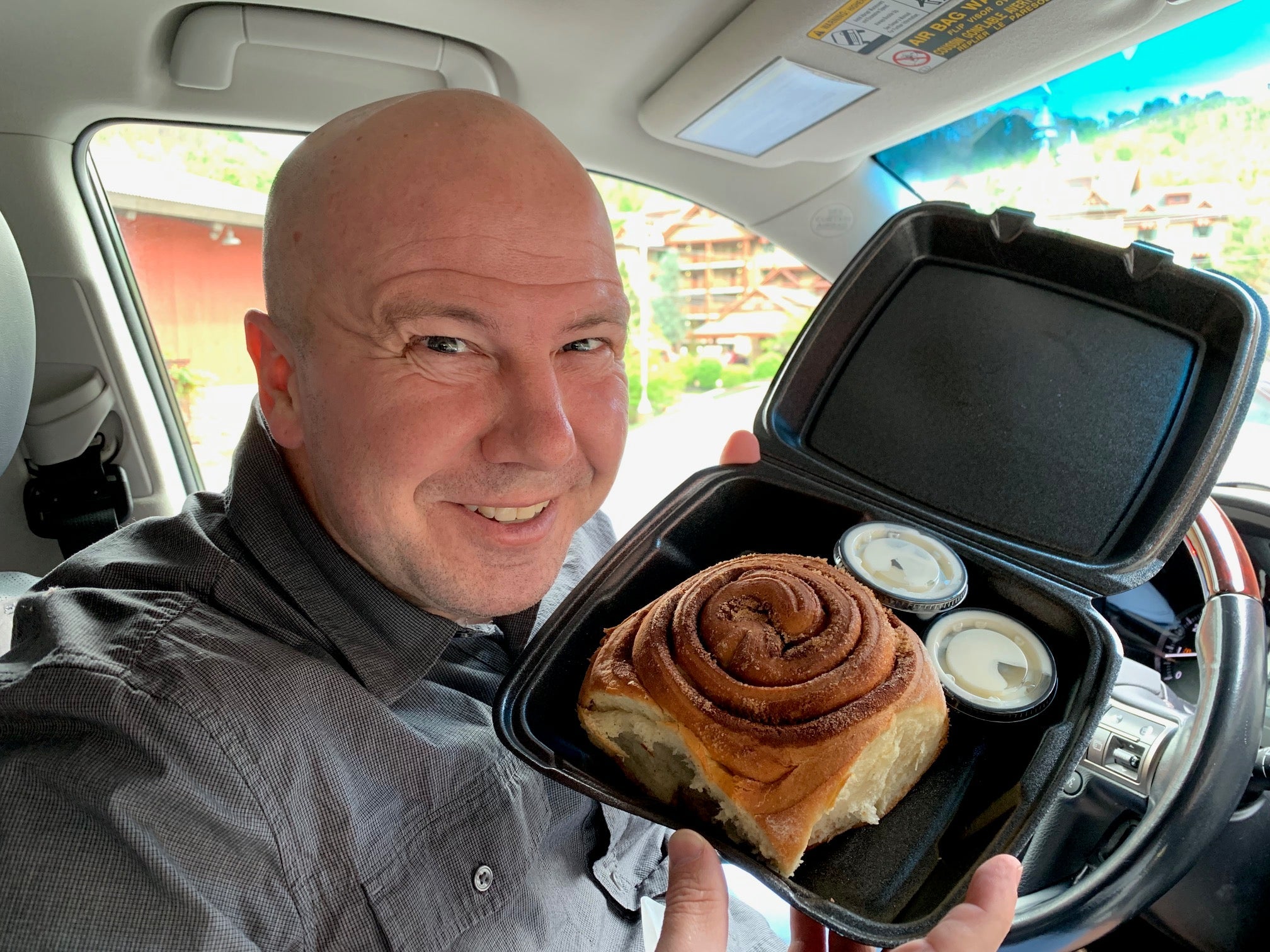 Crockett's Breakfast Camp Gatlinburg TN cinnamon rolls
