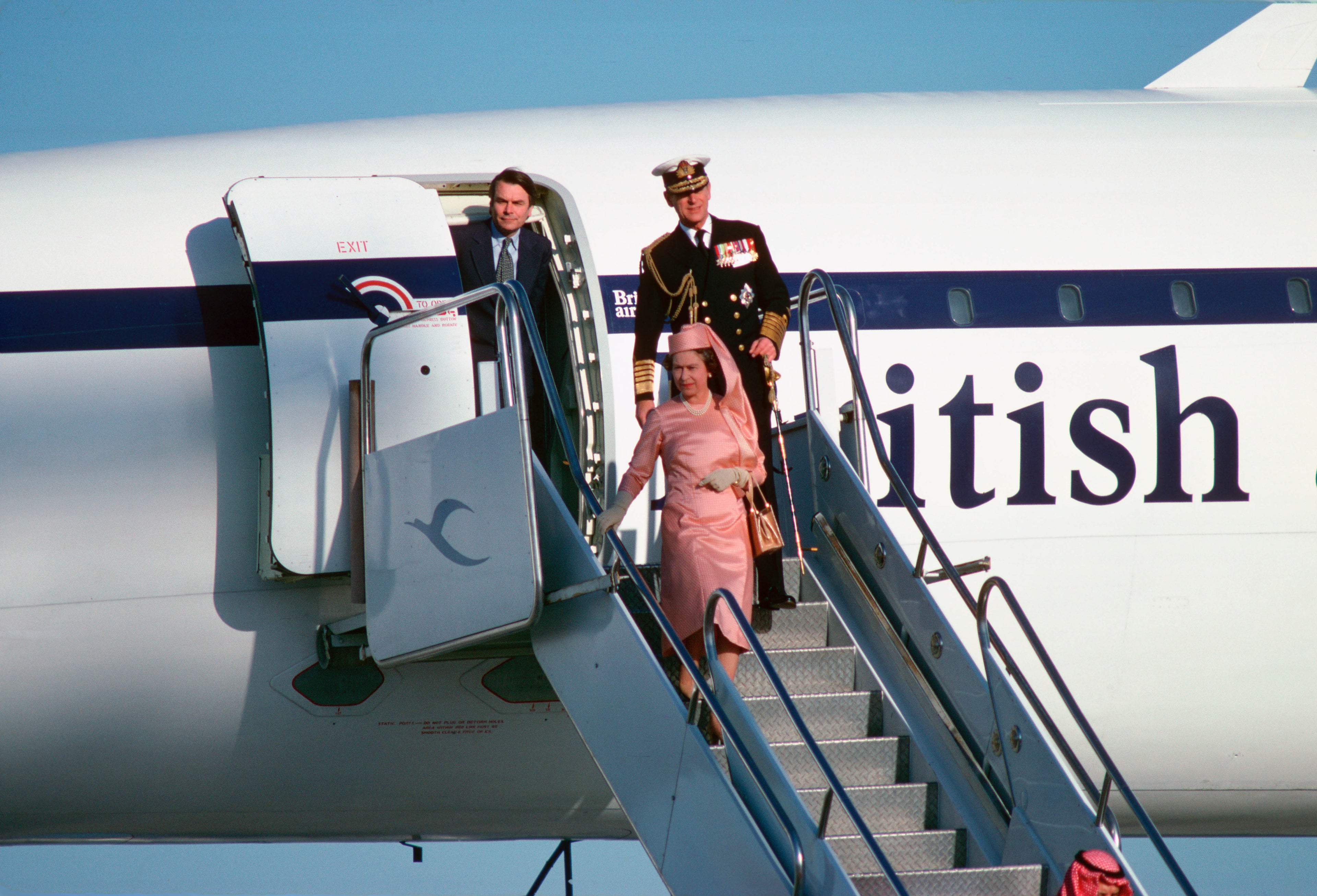 KUWAIT - FEBRUARY 01: Queen Elizabeth II and Prince Philip arriving in Kuwait by concorde accompanied by Dr Davidowen. (Photo by Tim Graham/Getty Images)